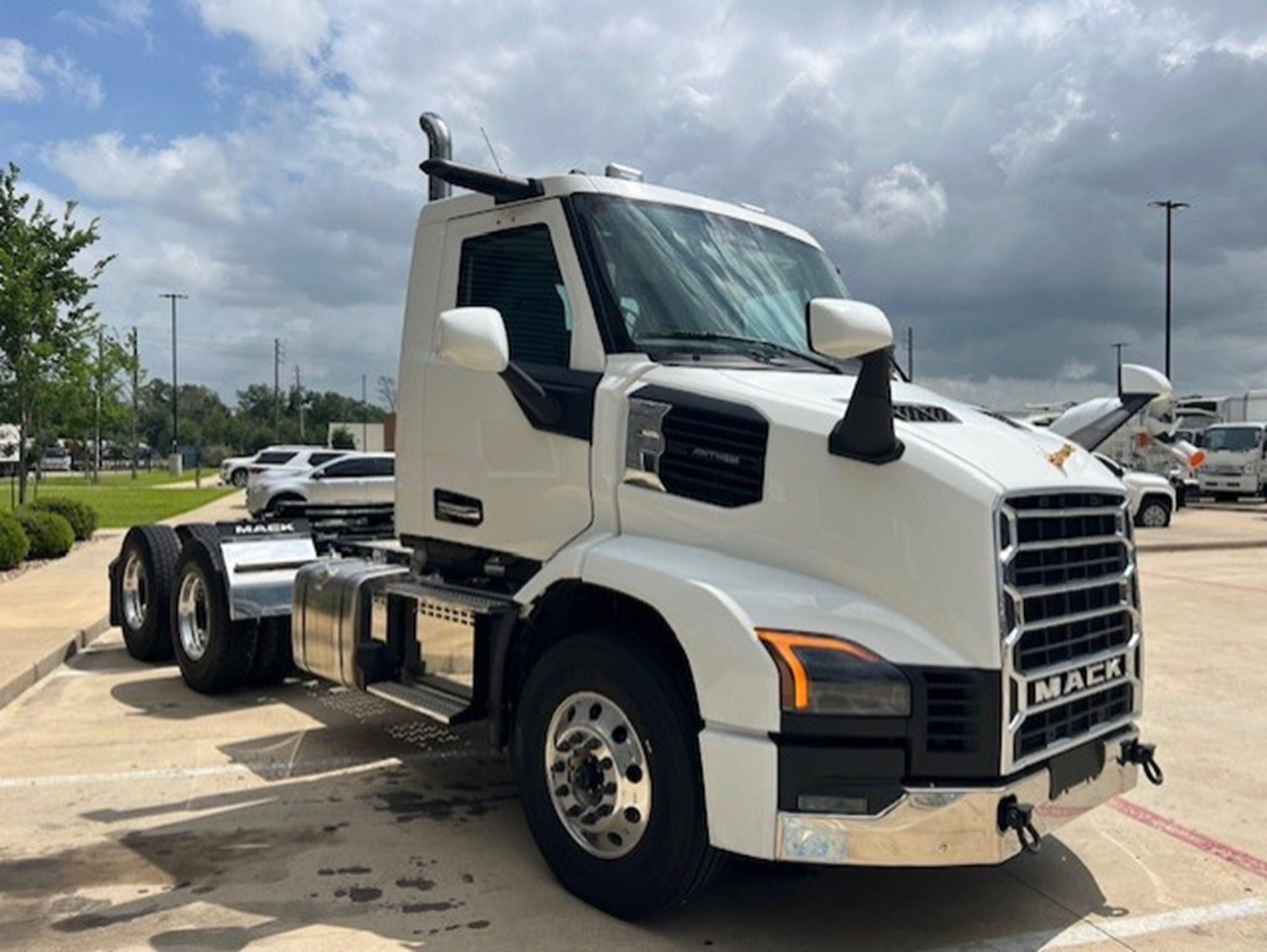 2027 Mack Anthem in HOUSTON, TX — photo 2