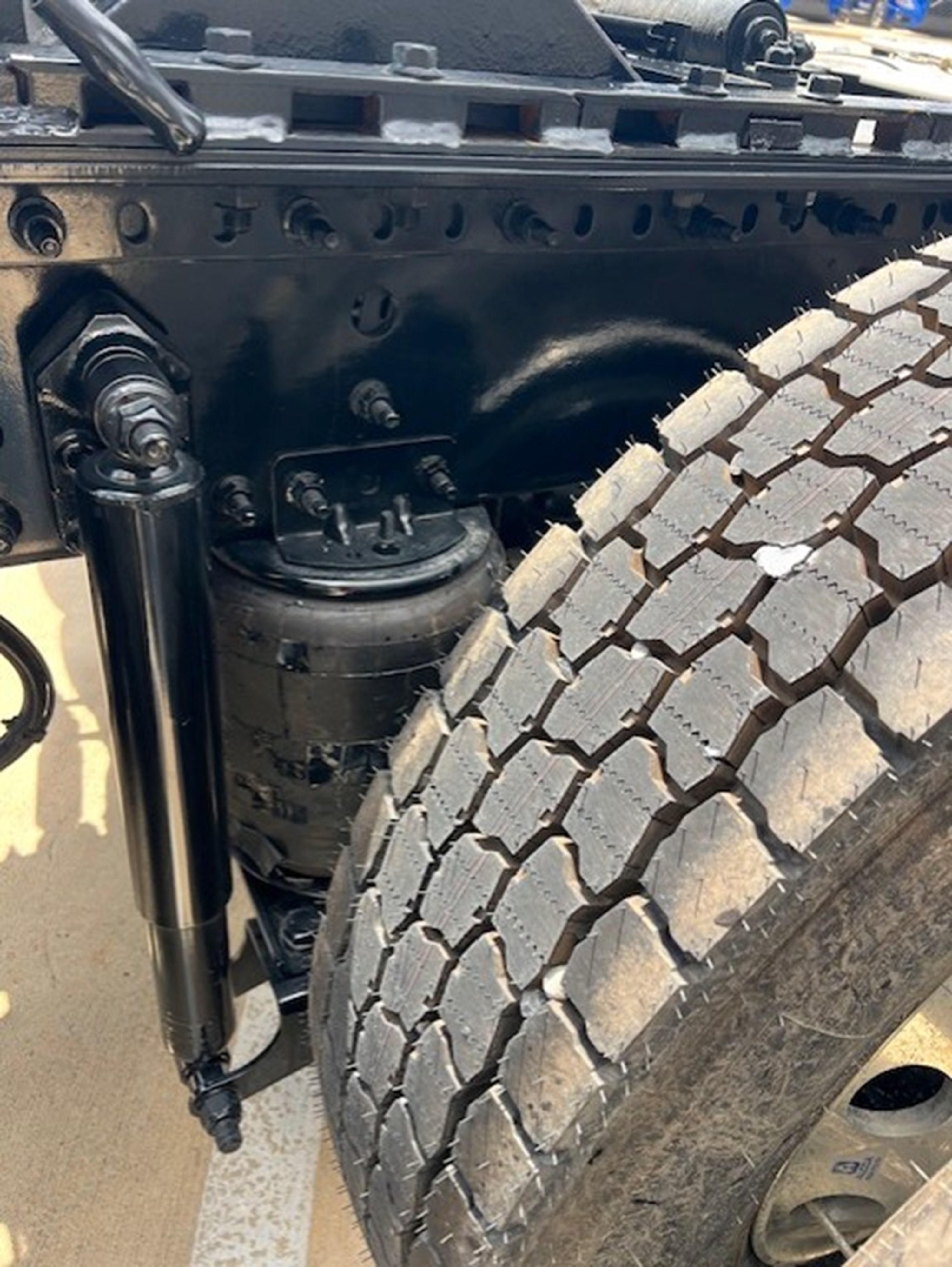 2027 Mack Anthem in HOUSTON, TX — photo 10