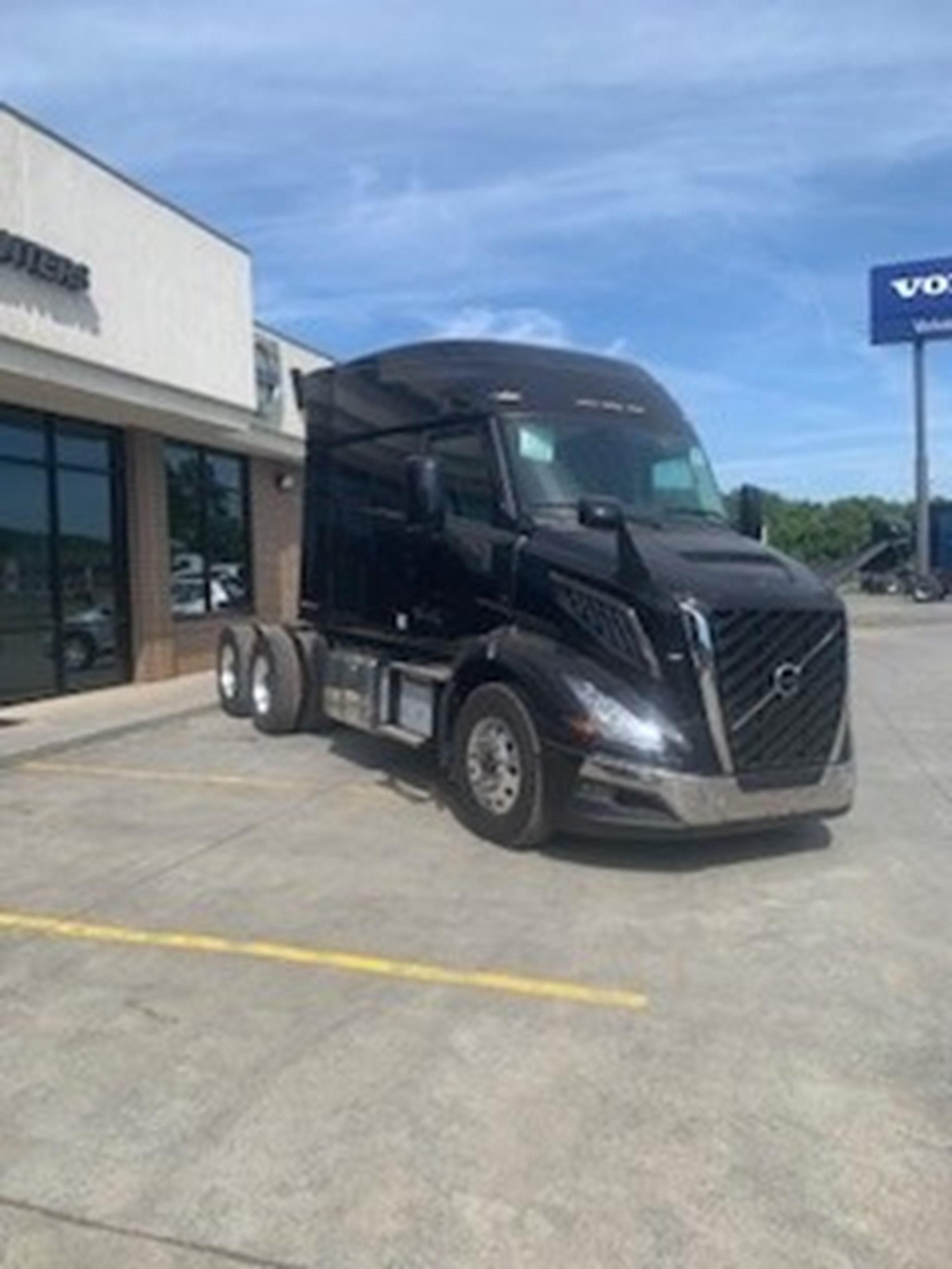 2027 Volvo in ADAIRSVILLE, GA — photo 3