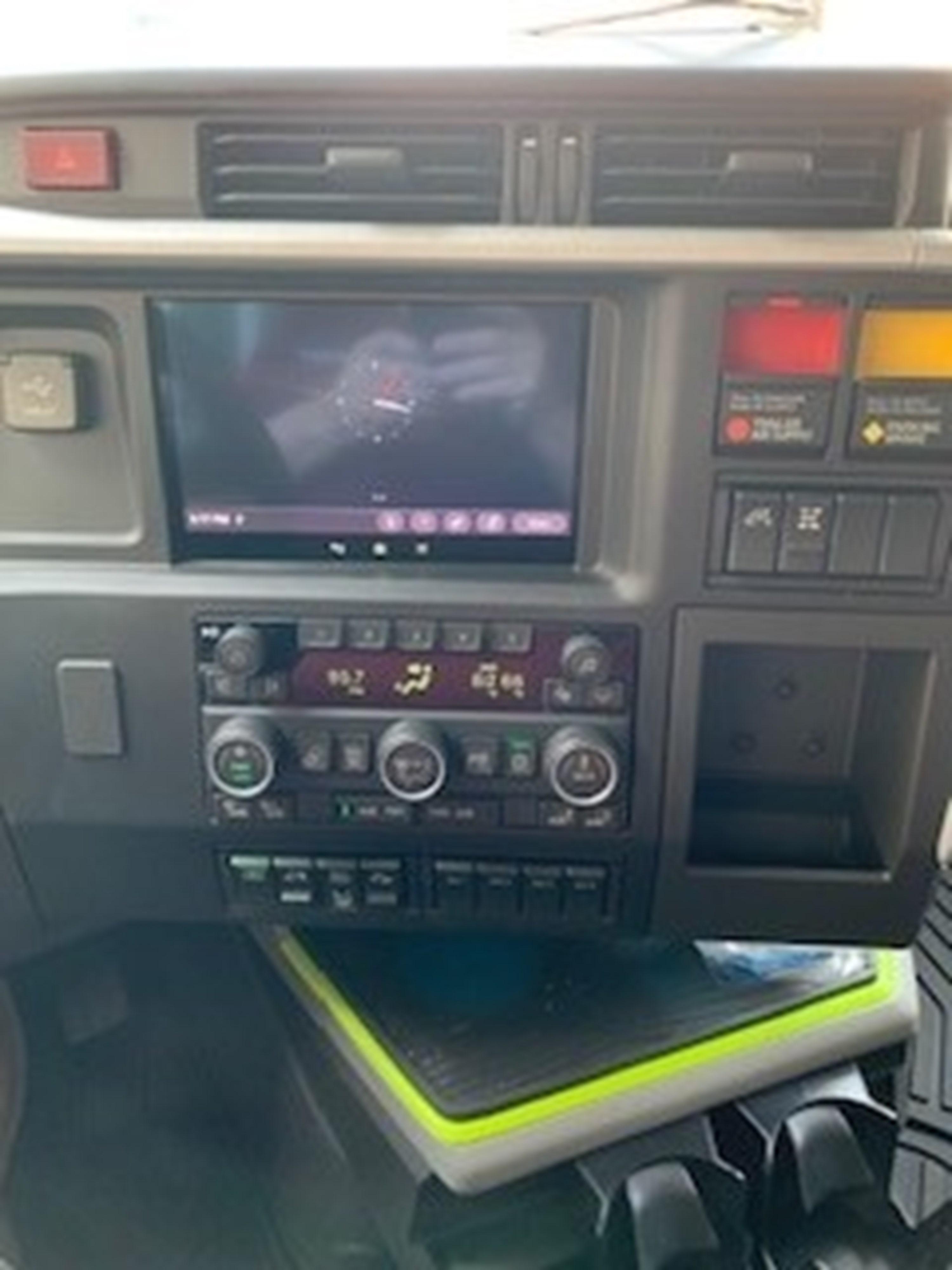 2027 Volvo in ADAIRSVILLE, GA — photo 11