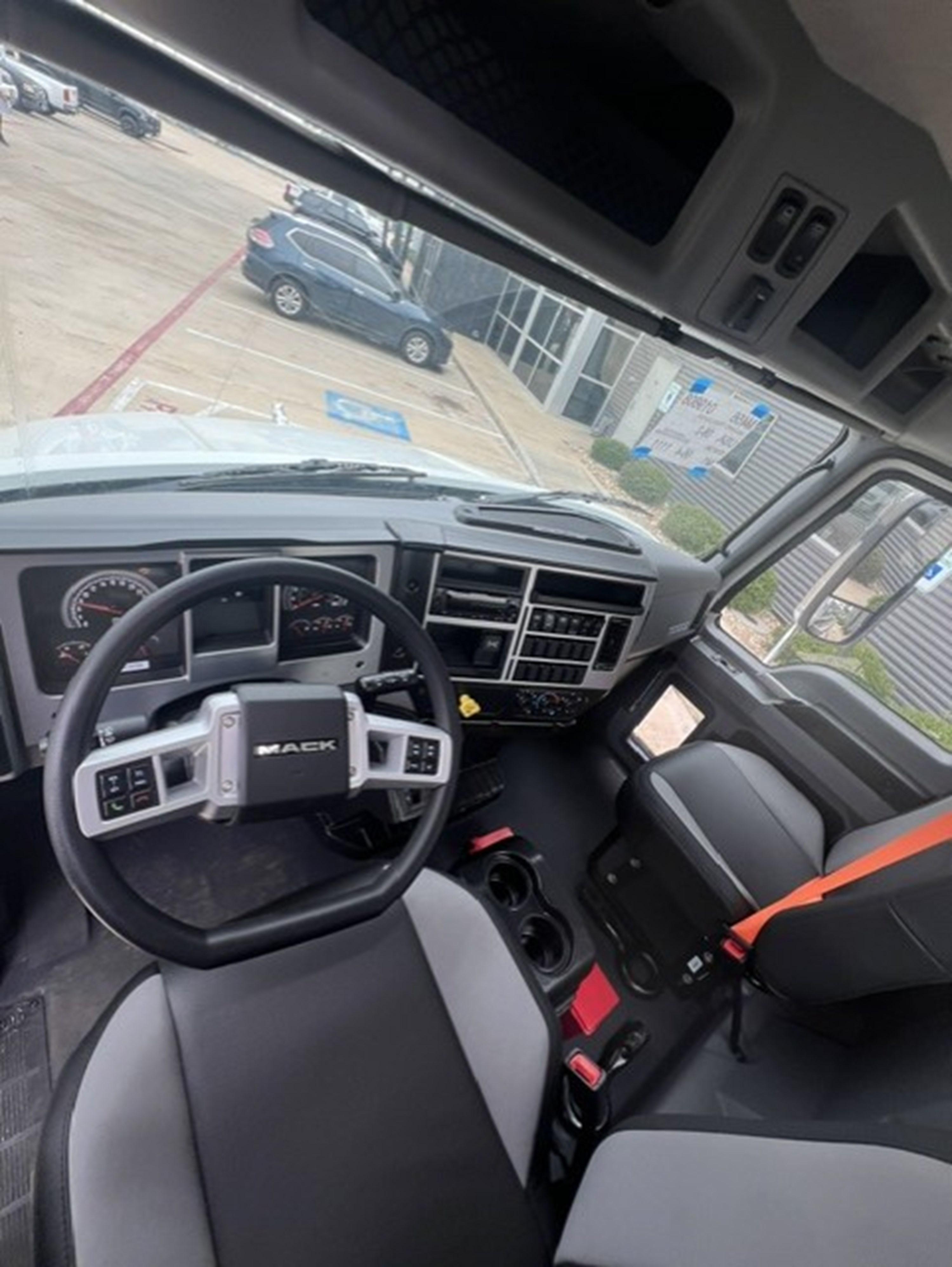 2027 Mack MD in HOUSTON, TX — photo 8