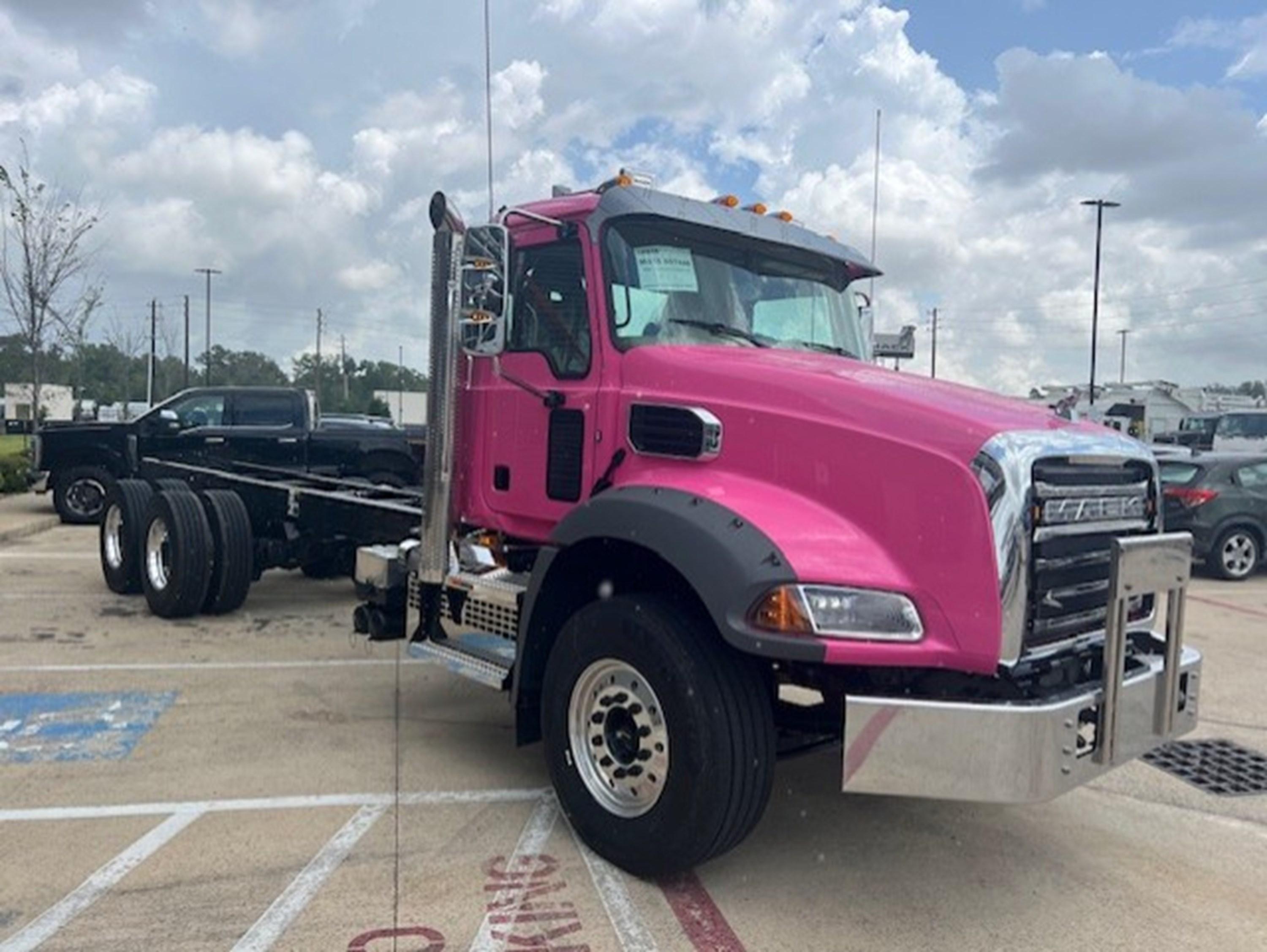 2027 Mack in HOUSTON, TX — photo 2