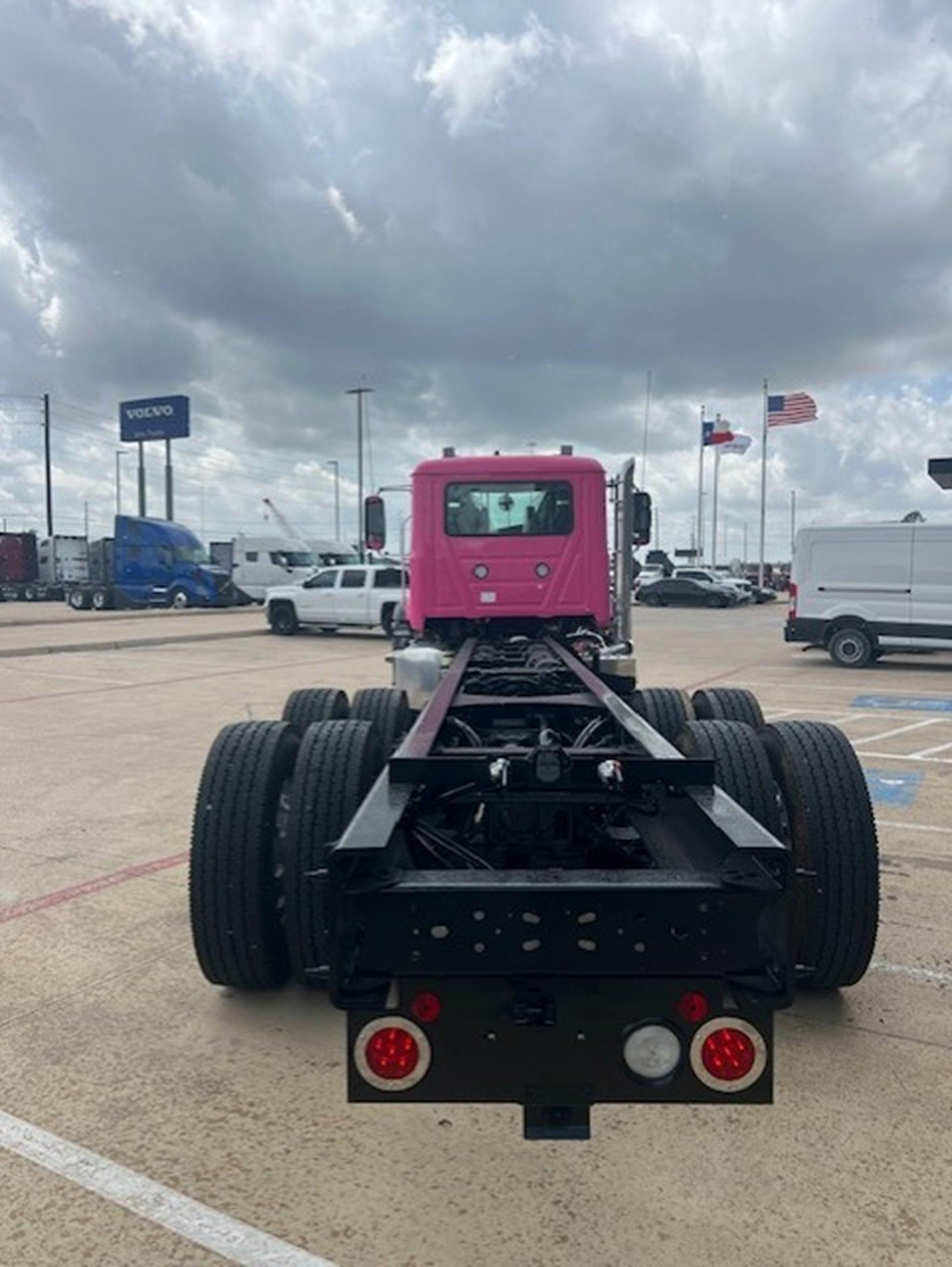 2027 Mack in HOUSTON, TX — photo 8