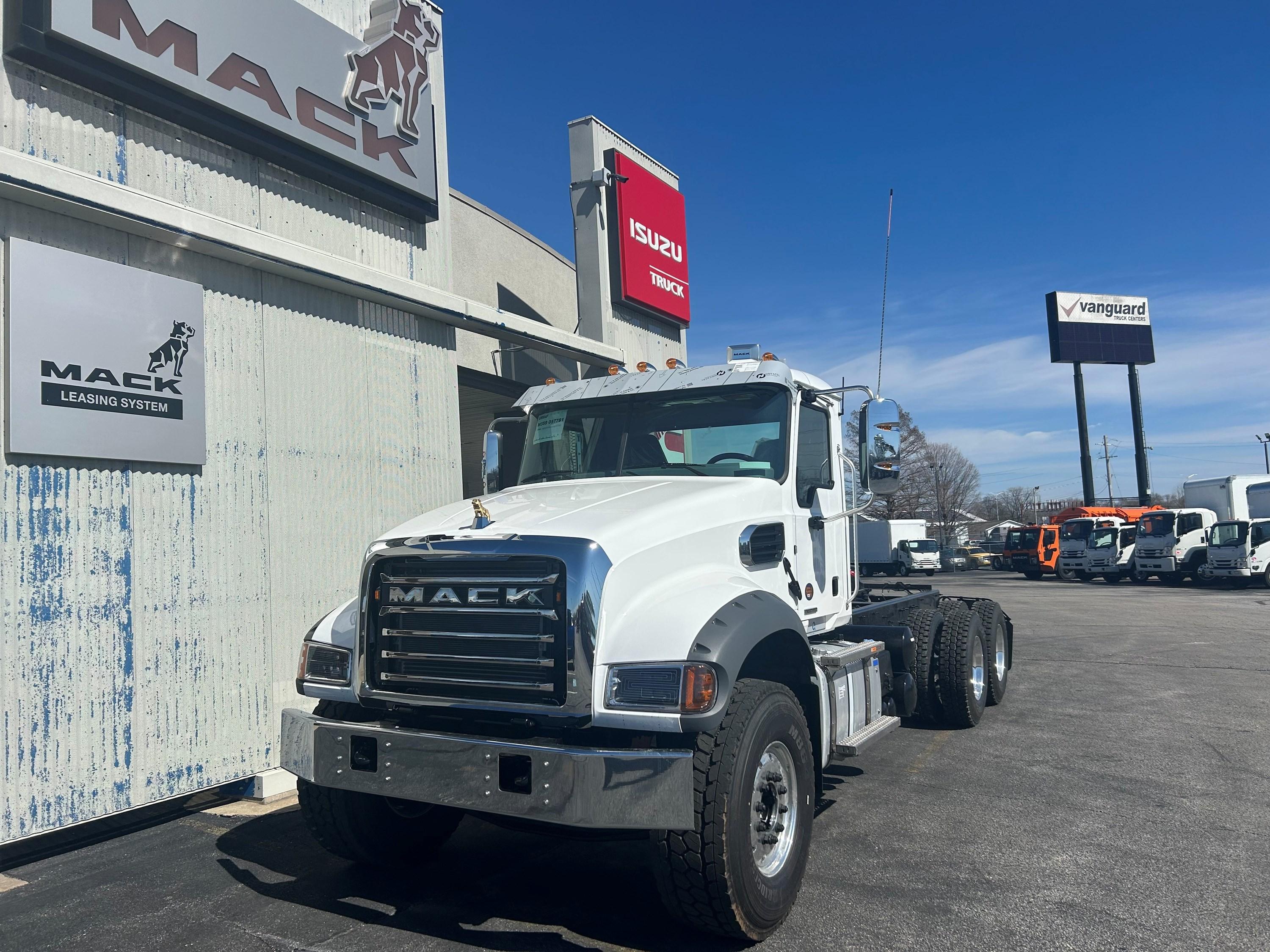 2027 Mack Granite in CAHOKIA, IL — photo 2