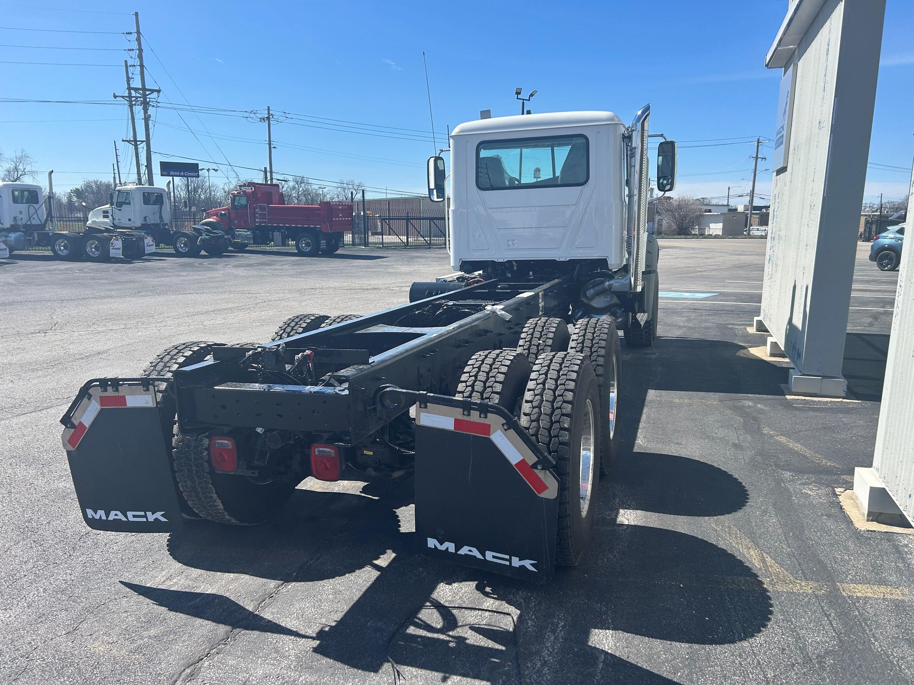 2027 Mack Granite in CAHOKIA, IL — photo 4