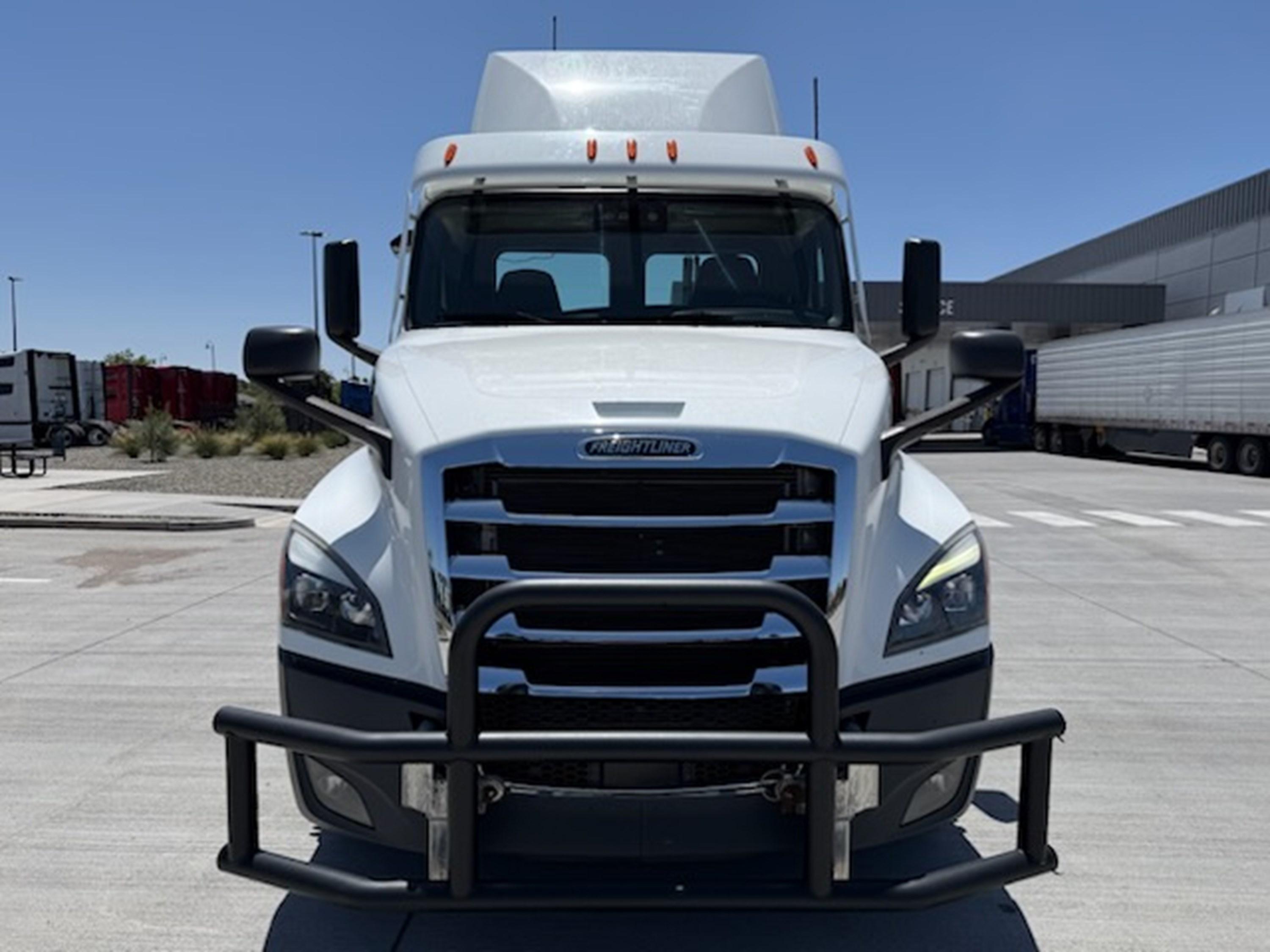 2022 Freightliner Cascadia in PHOENIX, AZ — photo 3