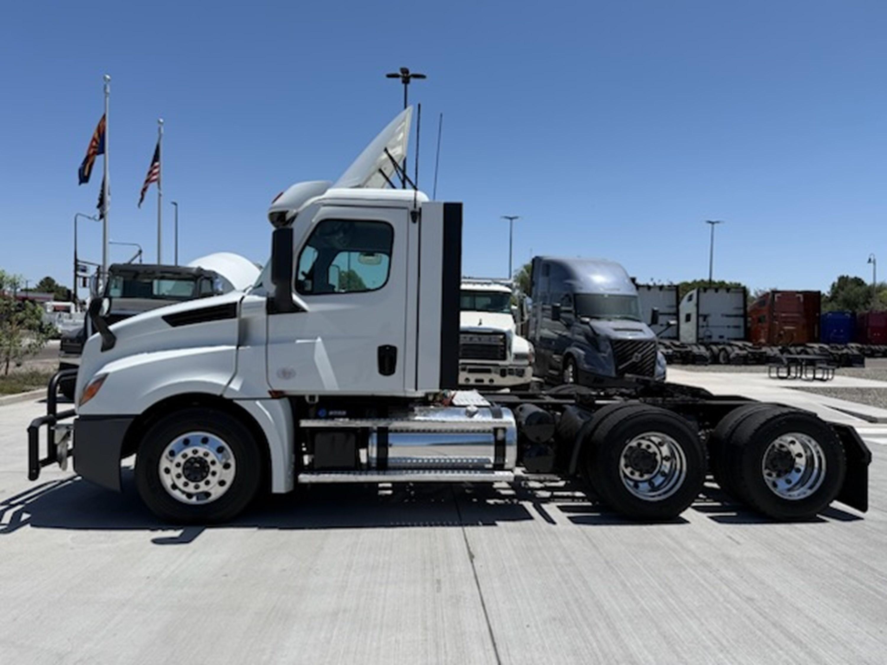 2022 Freightliner Cascadia in PHOENIX, AZ — photo 5