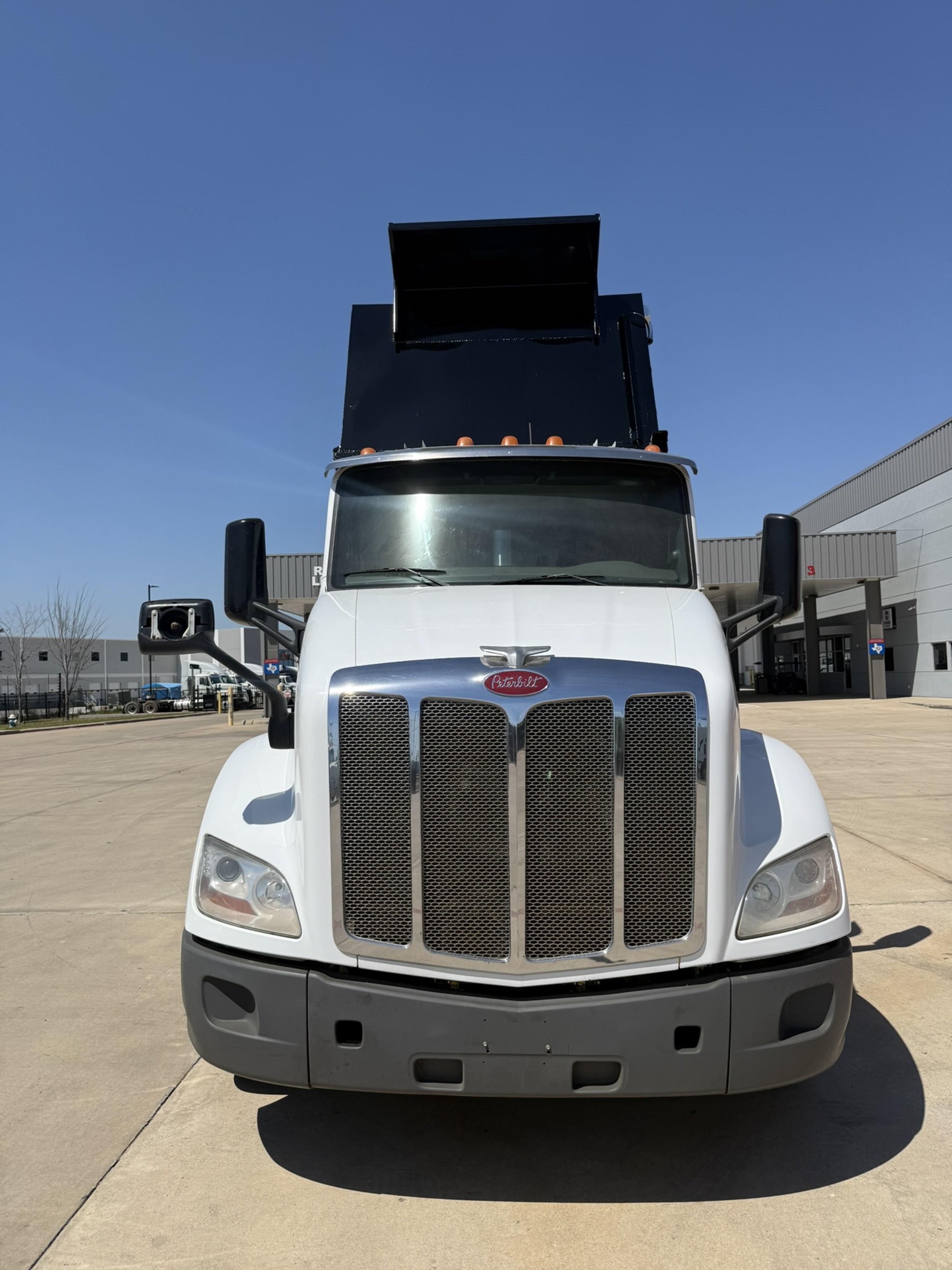 2017 Peterbilt 579 in HOUSTON, TX — photo 2