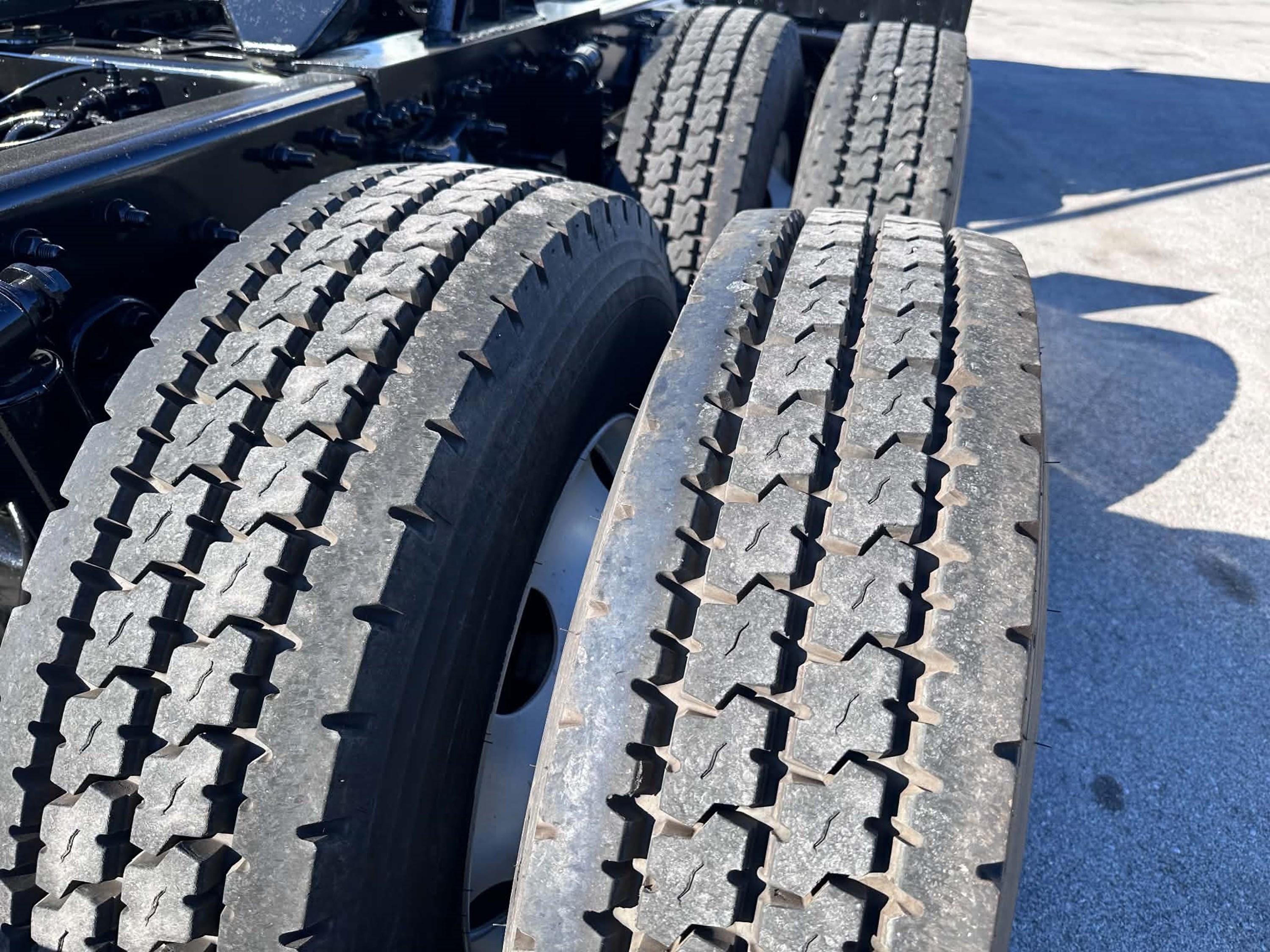 2016 Freightliner Cascadia — photo 5