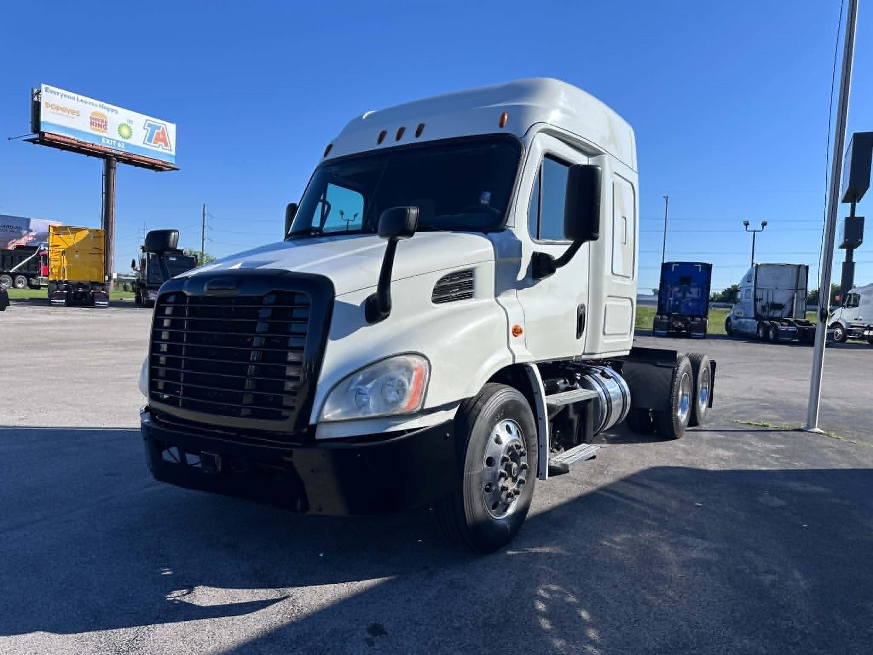 2016 Freightliner Cascadia — photo 8