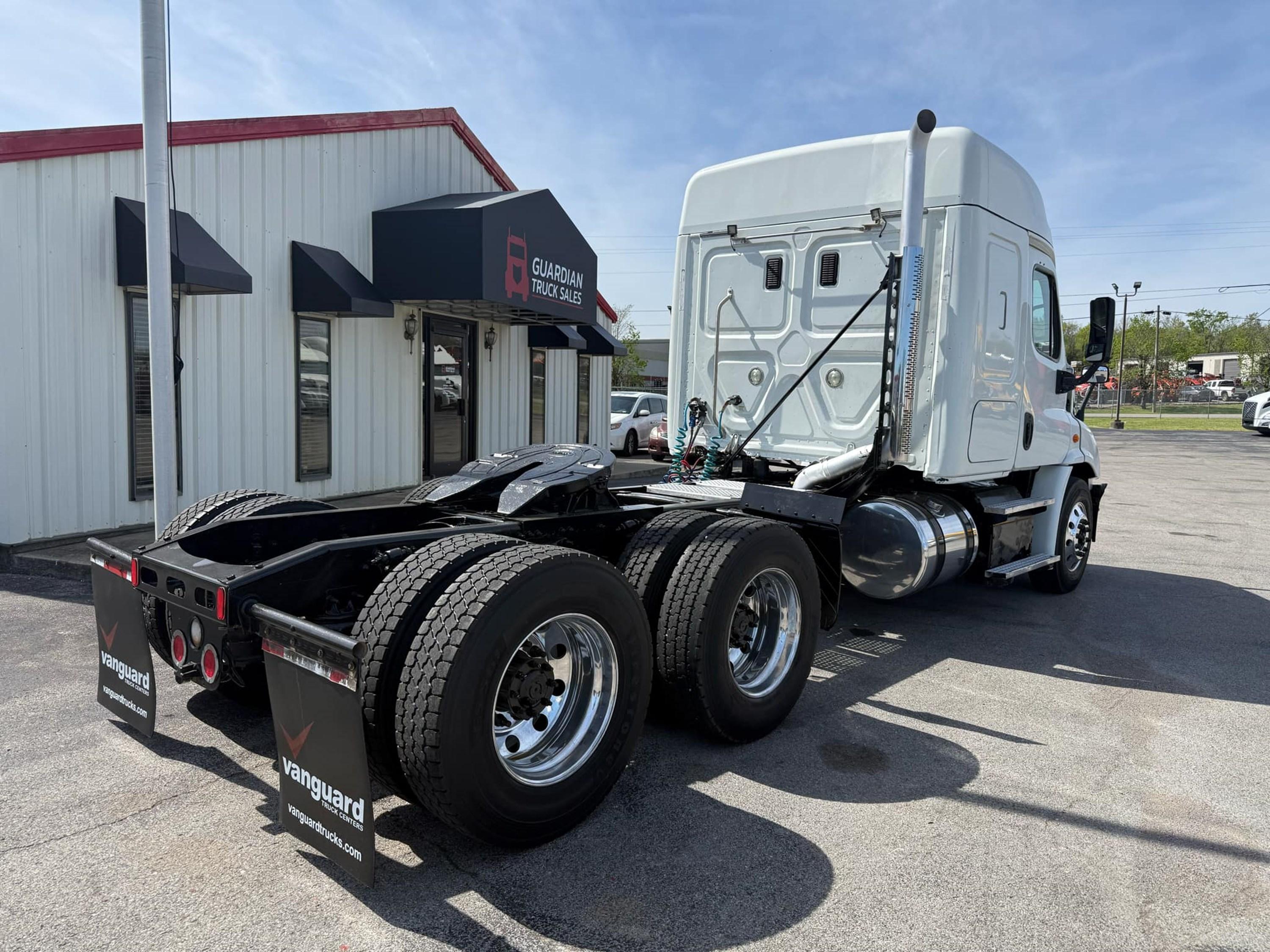 2016 Freightliner Cascadia — photo 3