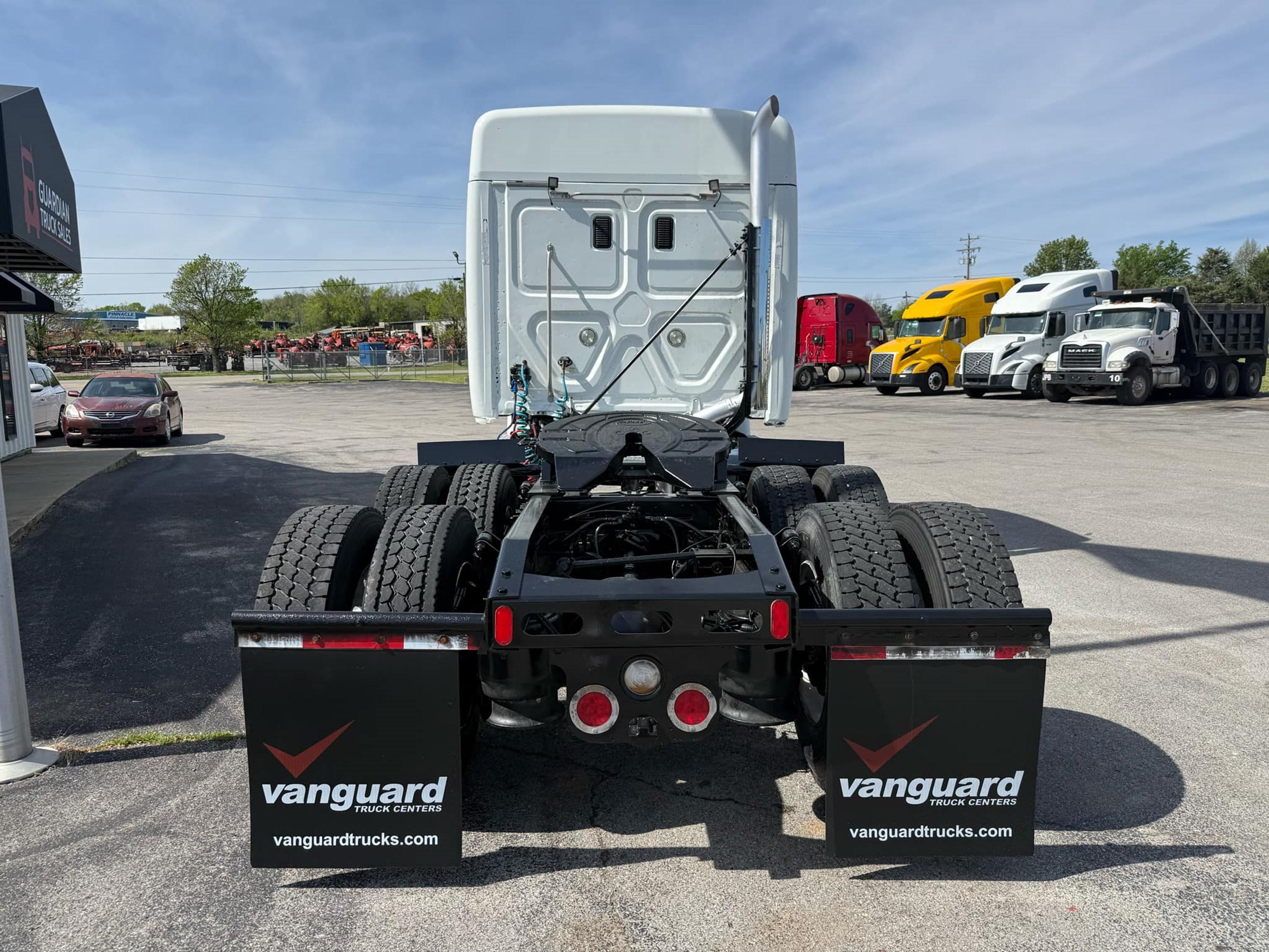 2016 Freightliner Cascadia — photo 6