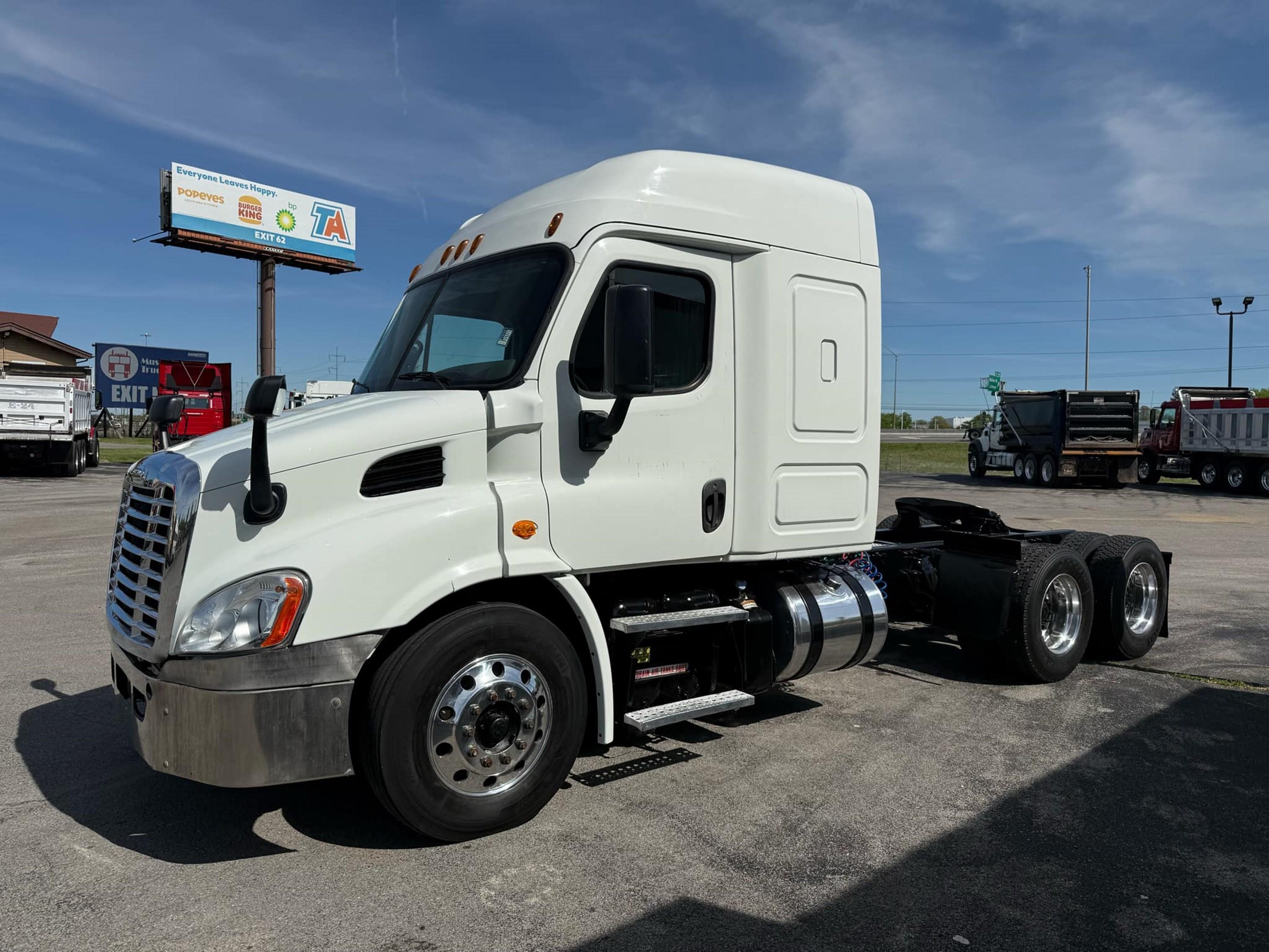 2016 Freightliner Cascadia — photo 9