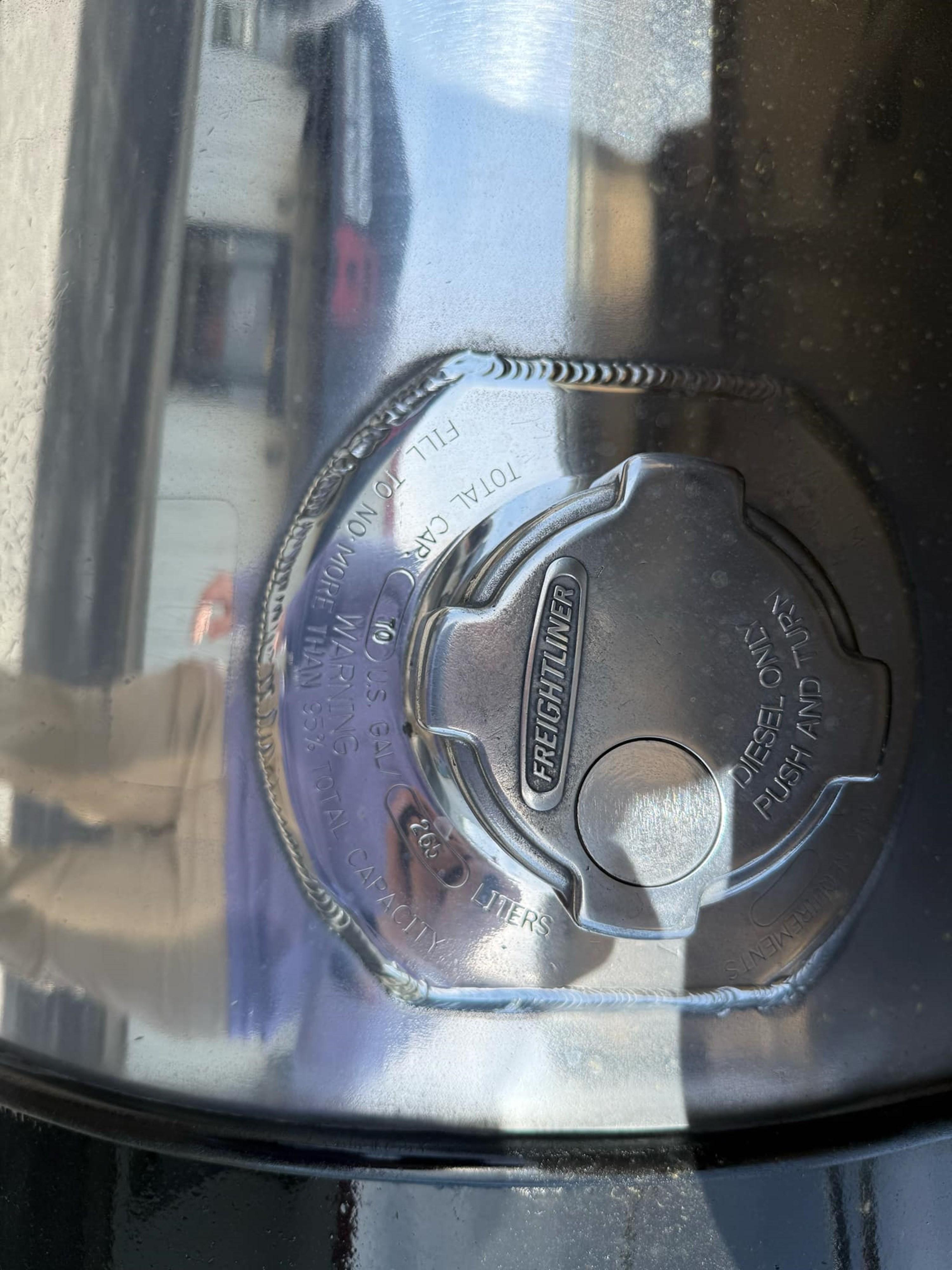 2016 Freightliner Cascadia — photo 12