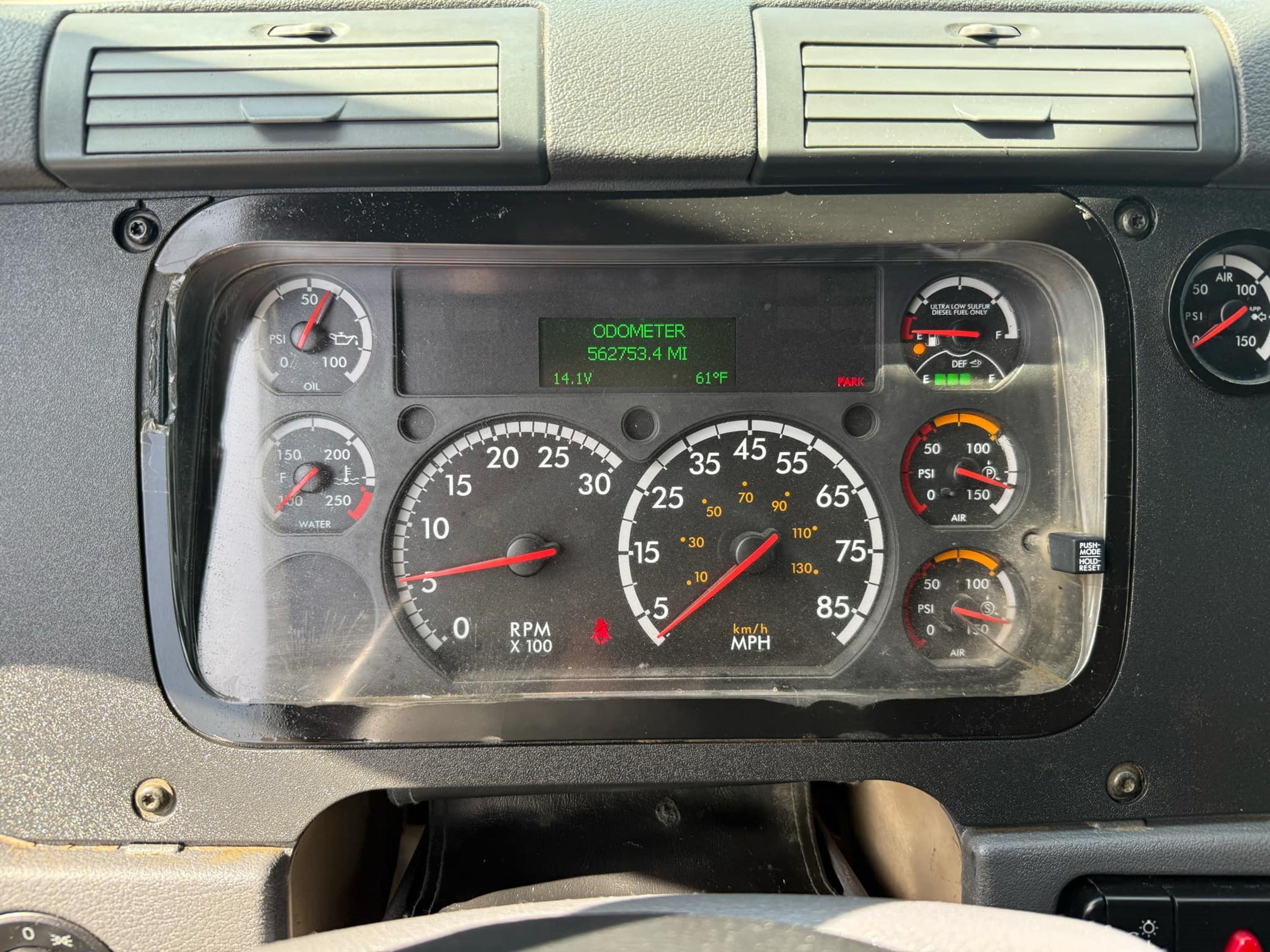 2016 Freightliner Cascadia — photo 13