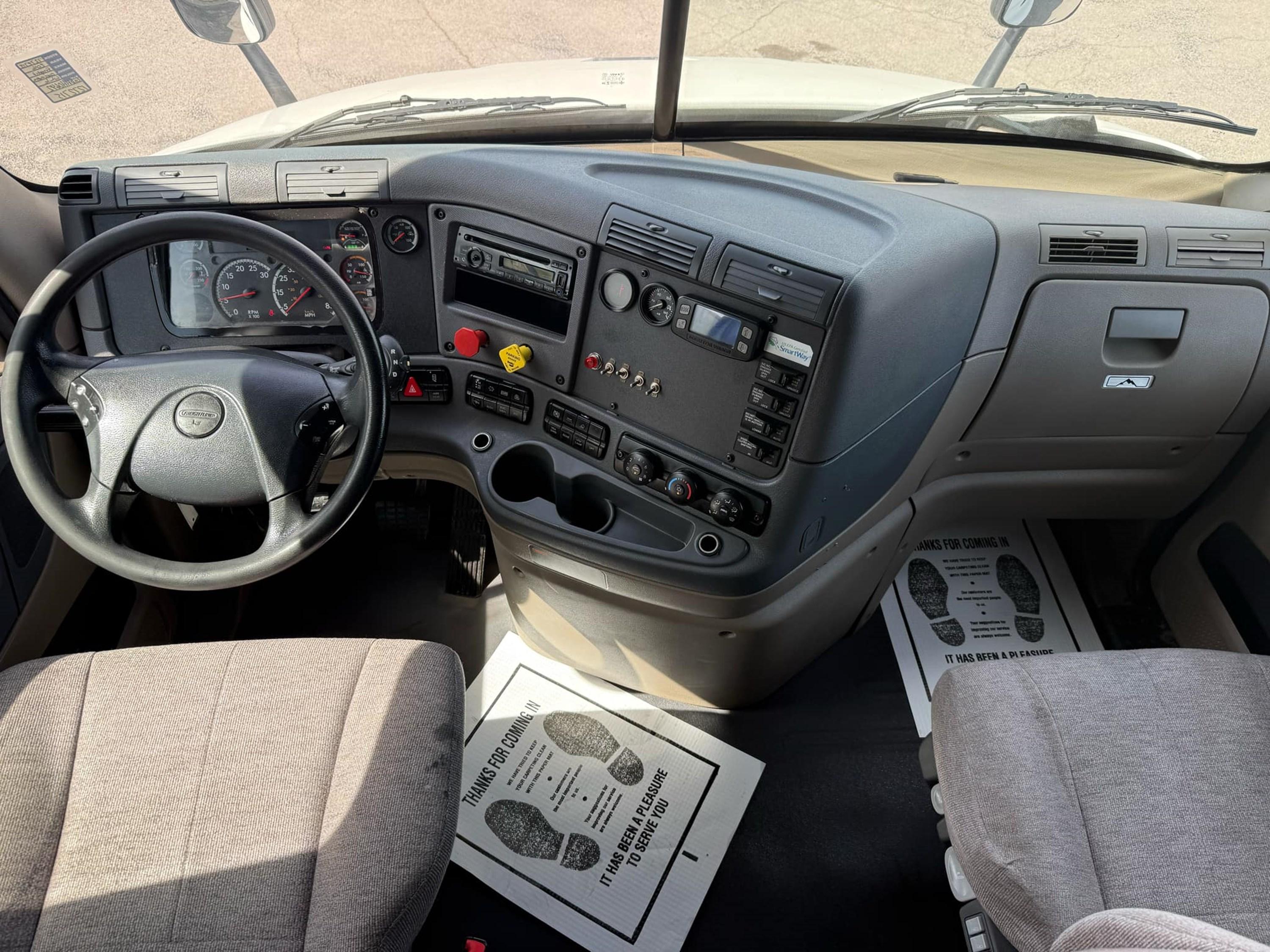 2016 Freightliner Cascadia — photo 17
