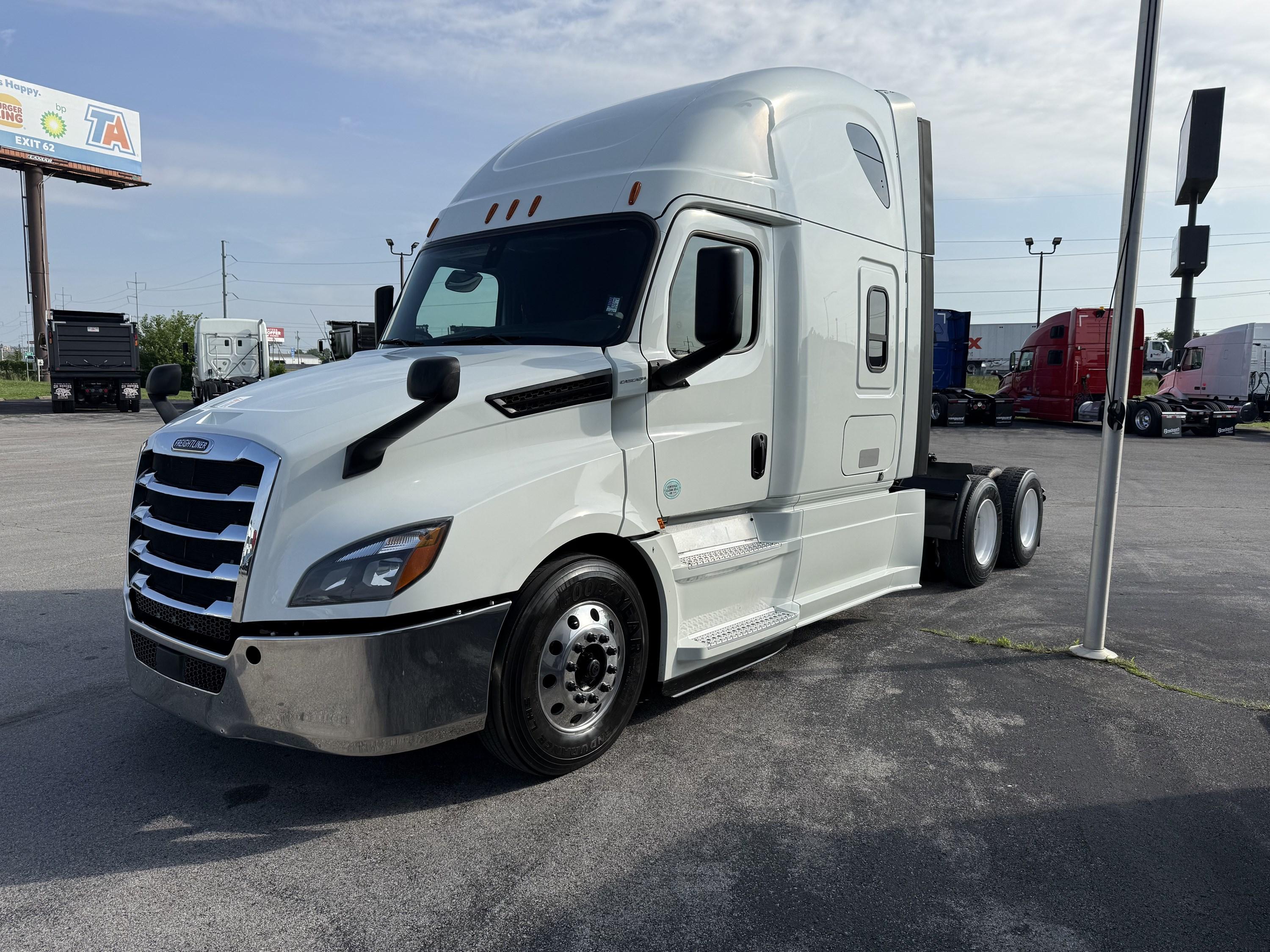 2020 Freightliner Cascadia — photo 2