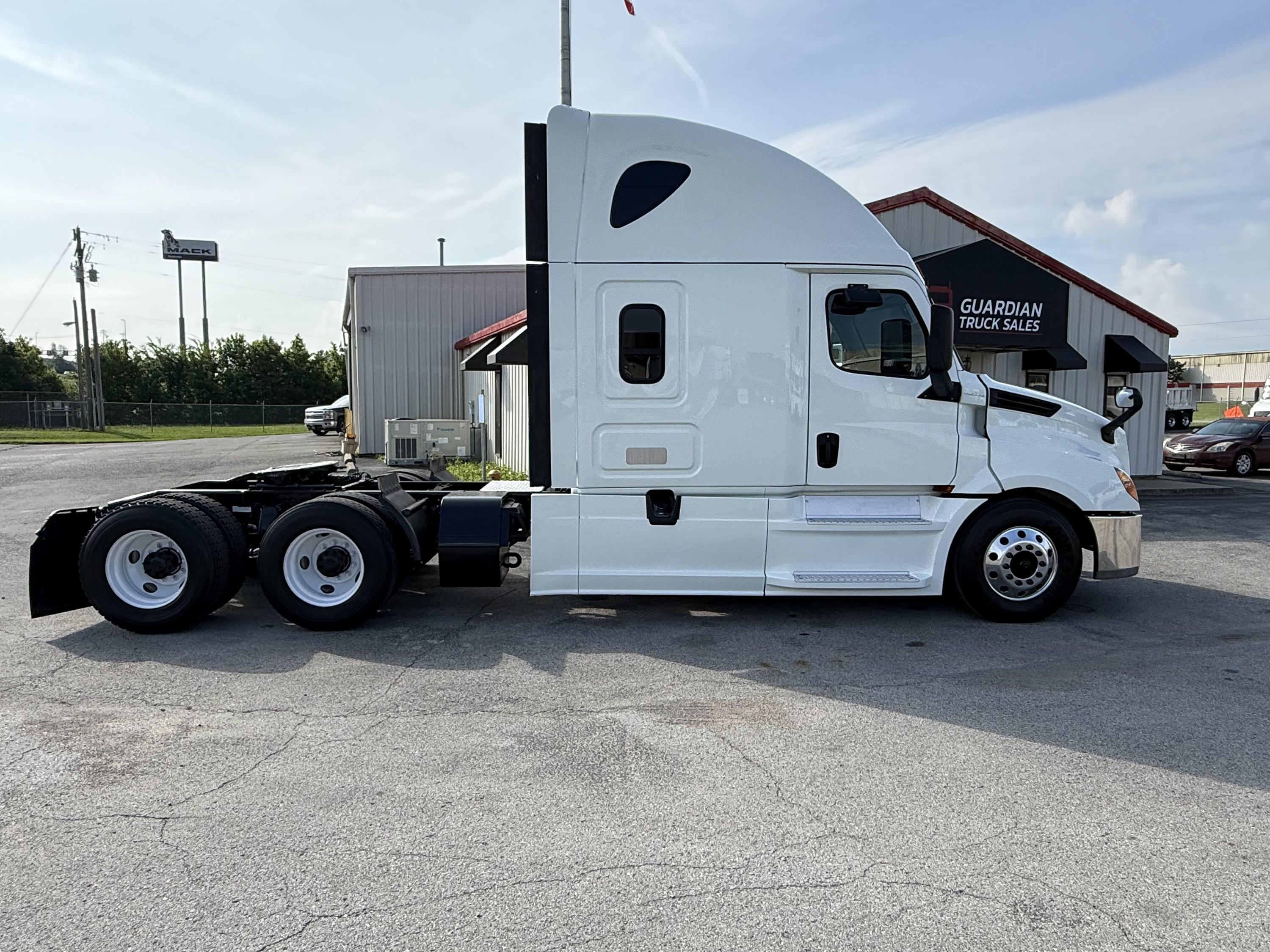 2020 Freightliner Cascadia — photo 3