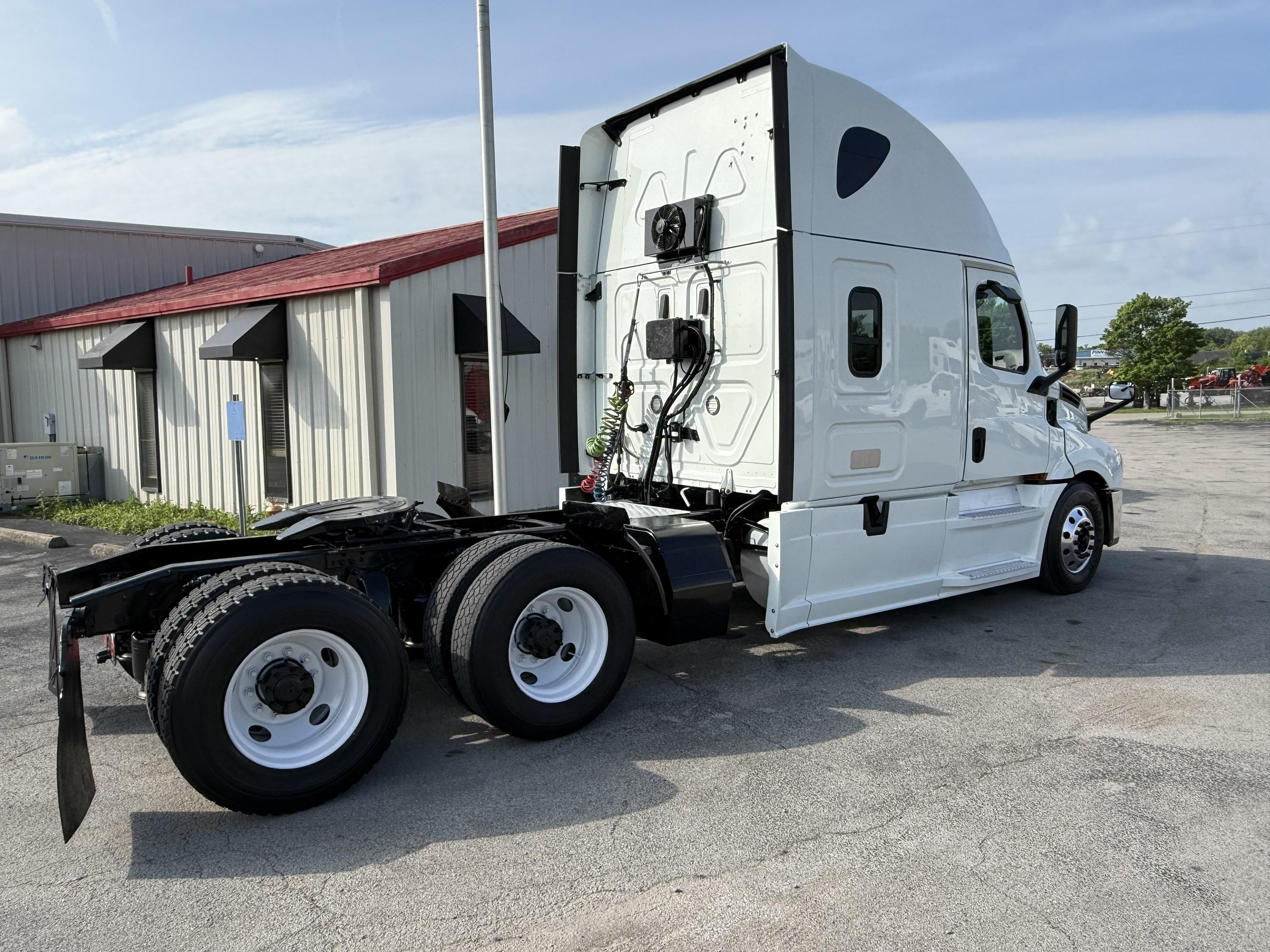 2020 Freightliner Cascadia — photo 4