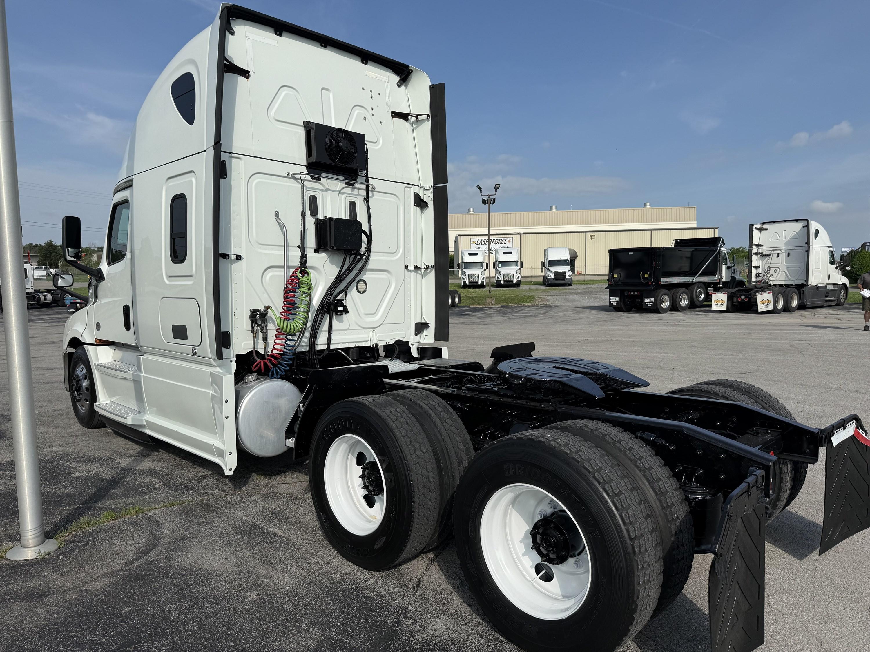 2020 Freightliner Cascadia — photo 5