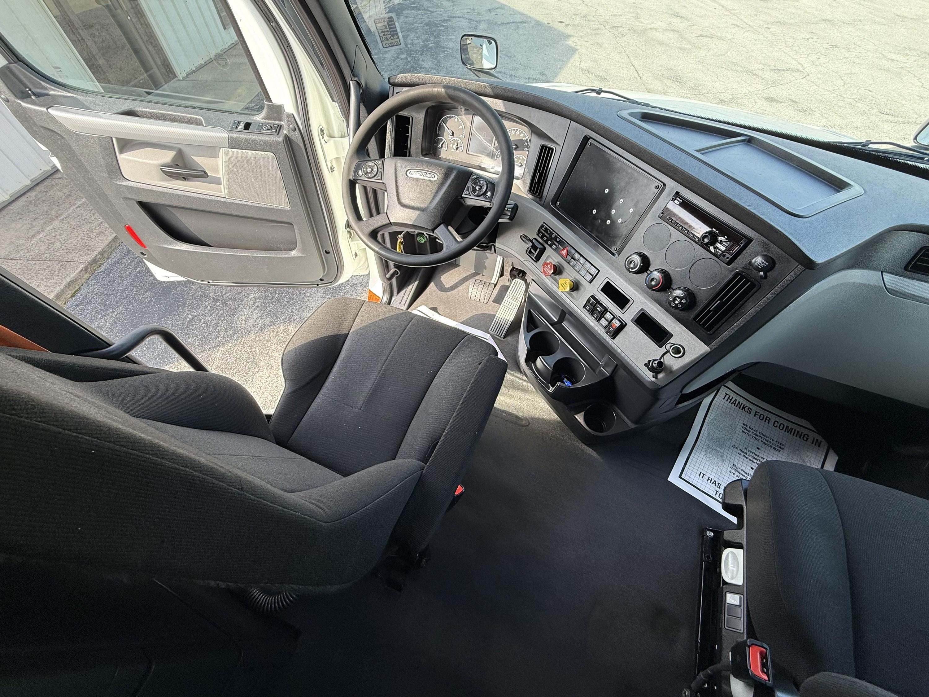 2020 Freightliner Cascadia — photo 8