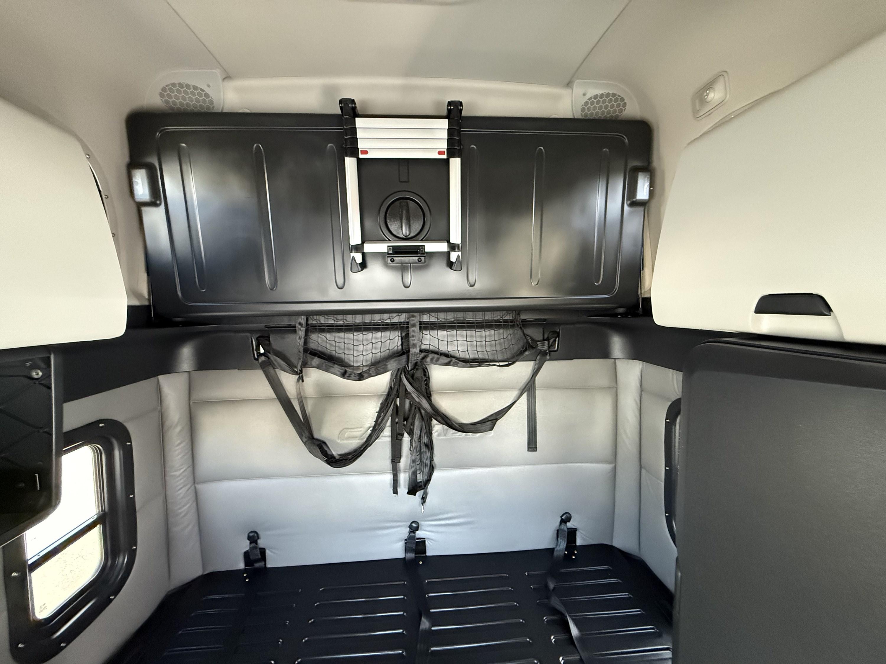 2020 Freightliner Cascadia — photo 10