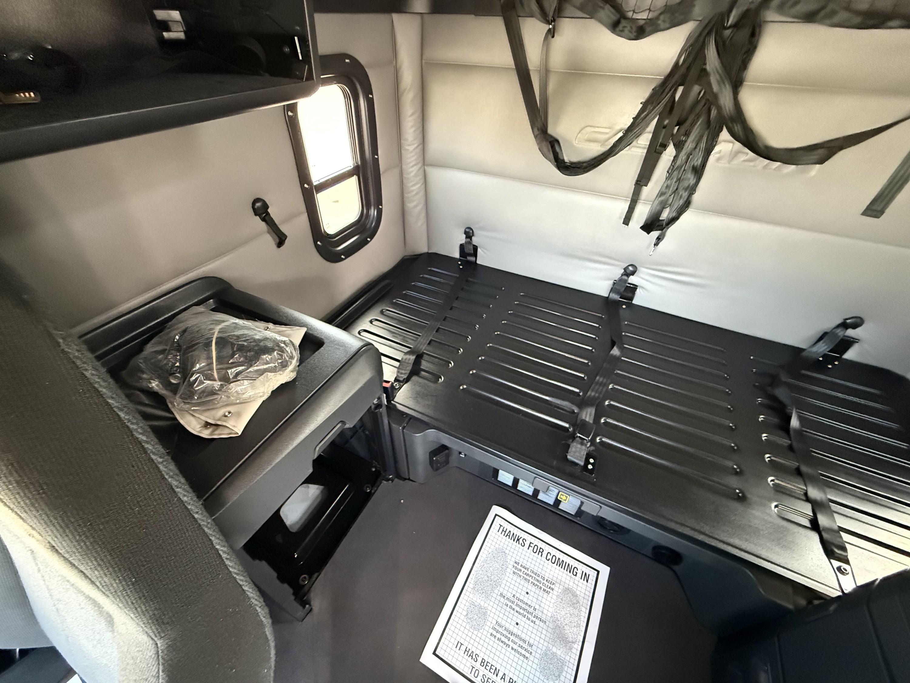 2020 Freightliner Cascadia — photo 13