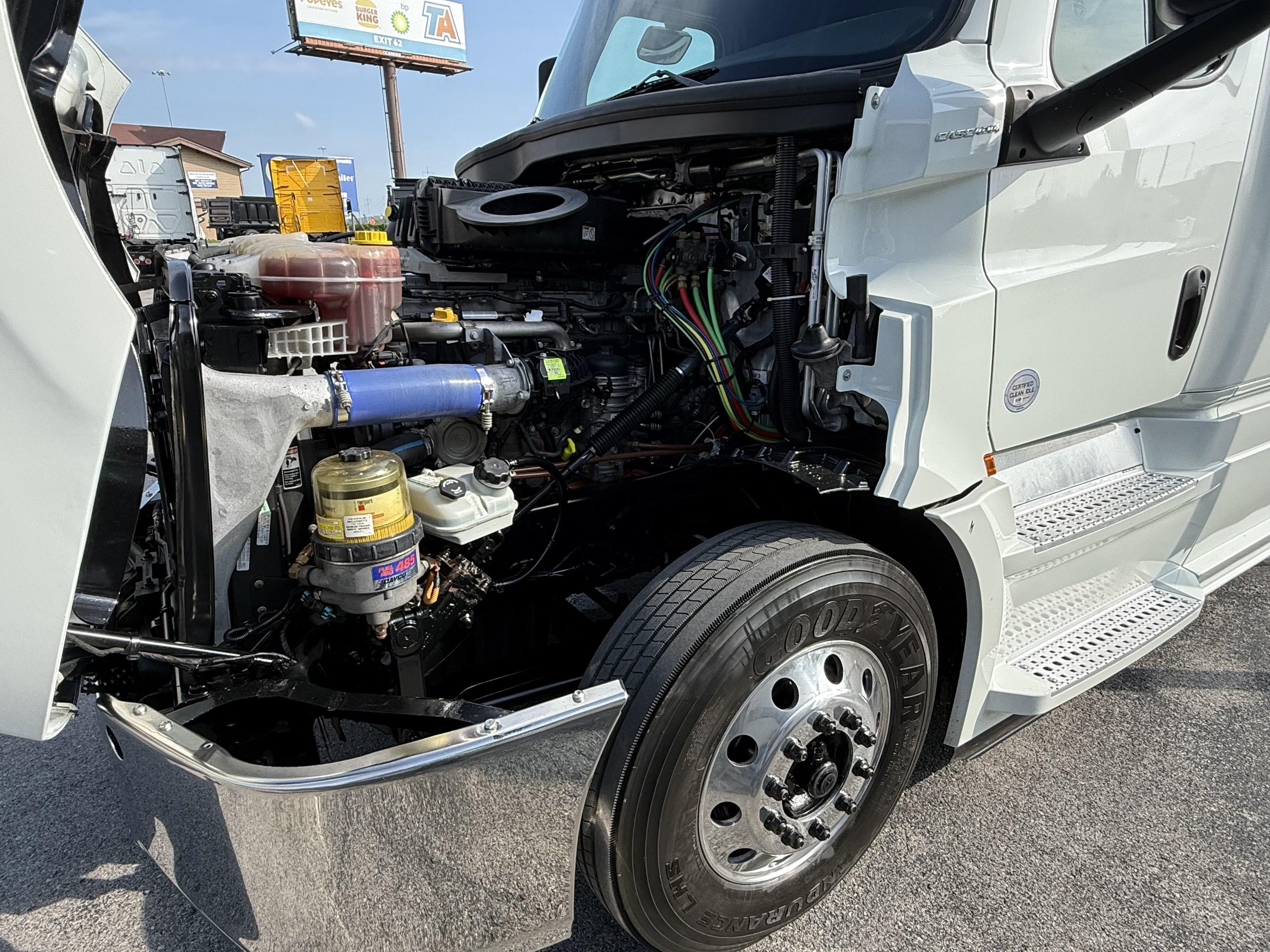 2020 Freightliner Cascadia — photo 14