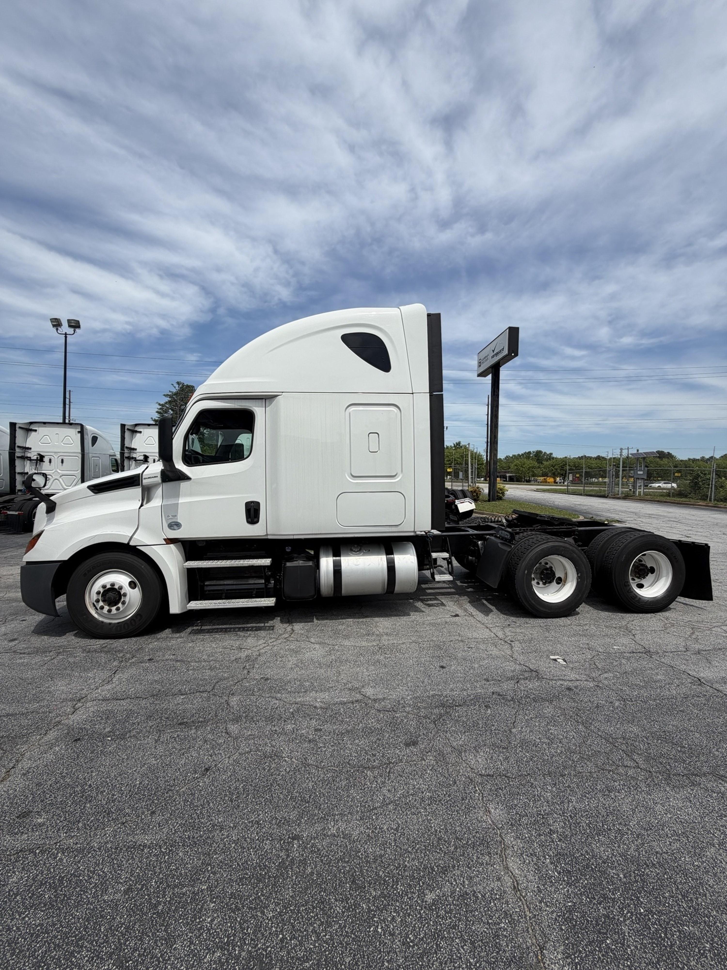 2019 Freightliner Cascadia in GUARDIAN ATLANTA — photo 2
