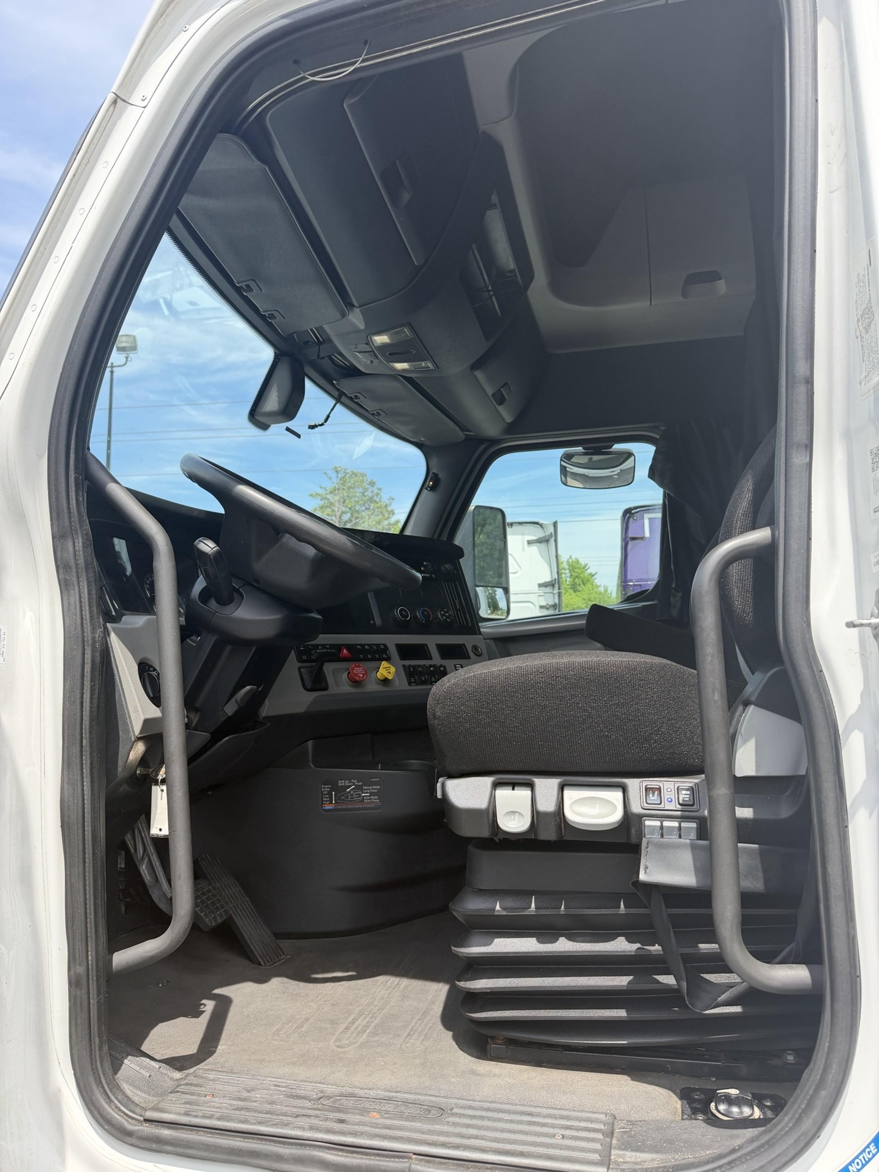 2019 Freightliner Cascadia in GUARDIAN ATLANTA — photo 5