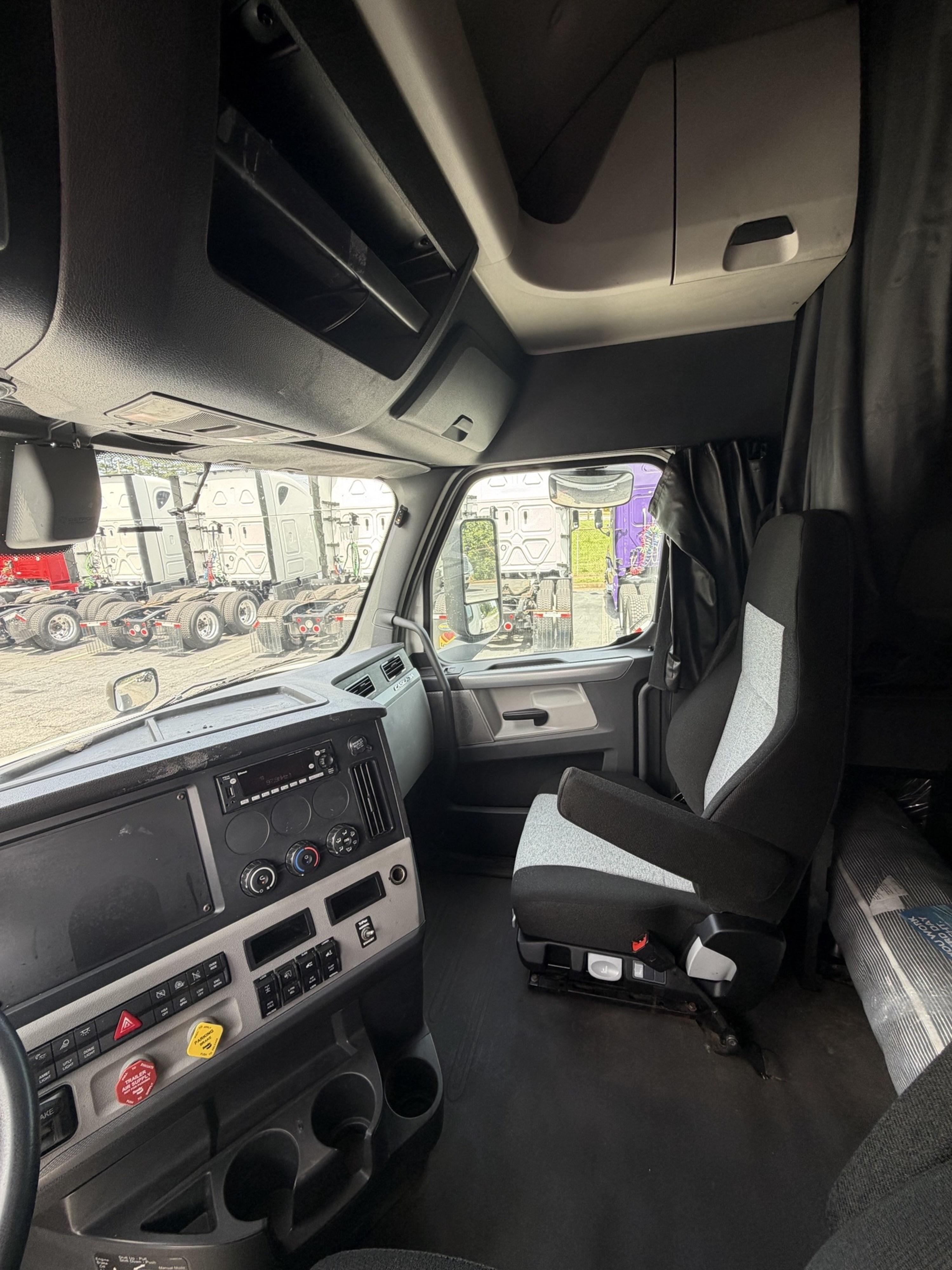 2019 Freightliner Cascadia in GUARDIAN ATLANTA — photo 7