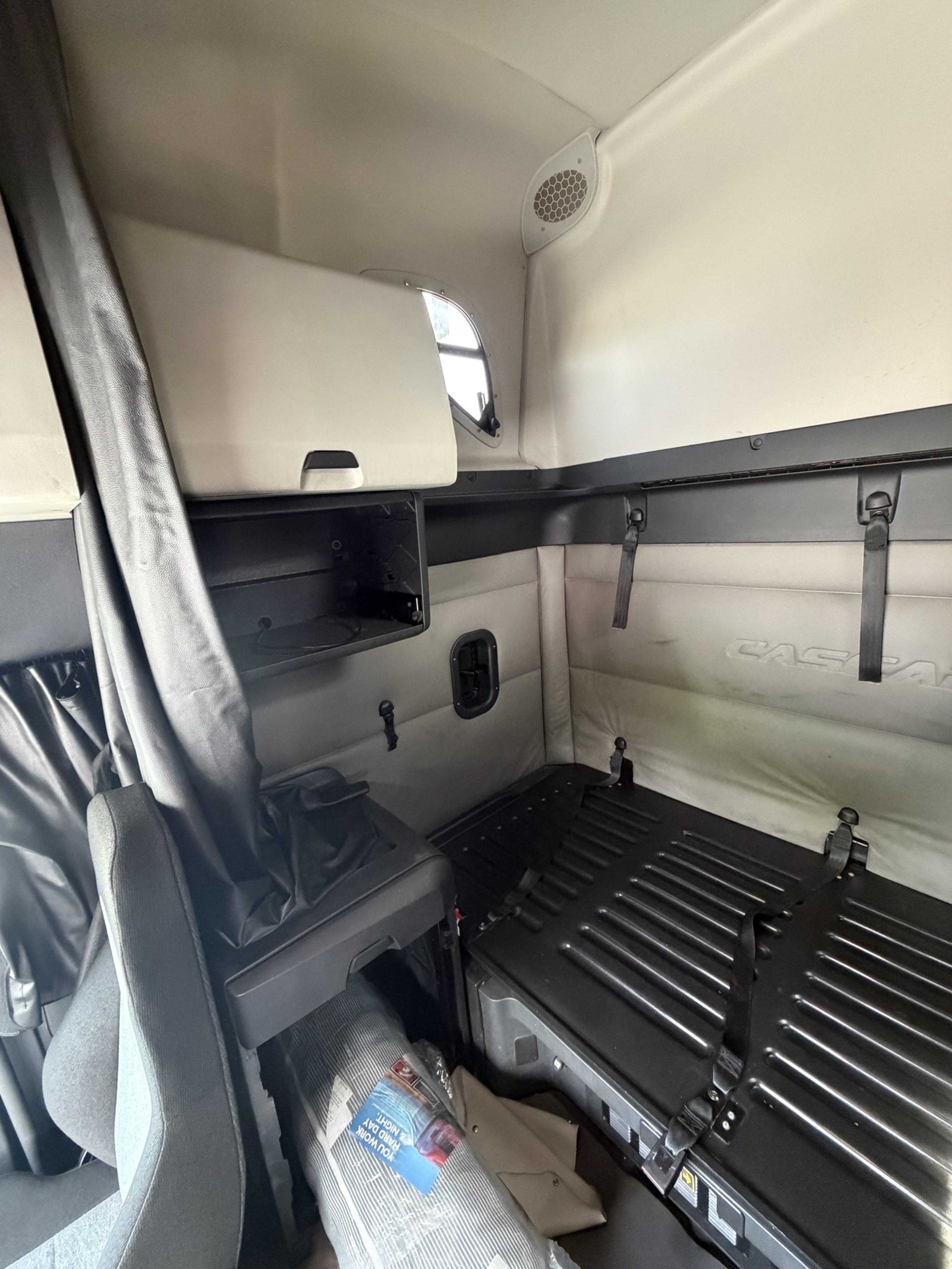 2019 Freightliner Cascadia in GUARDIAN ATLANTA — photo 8