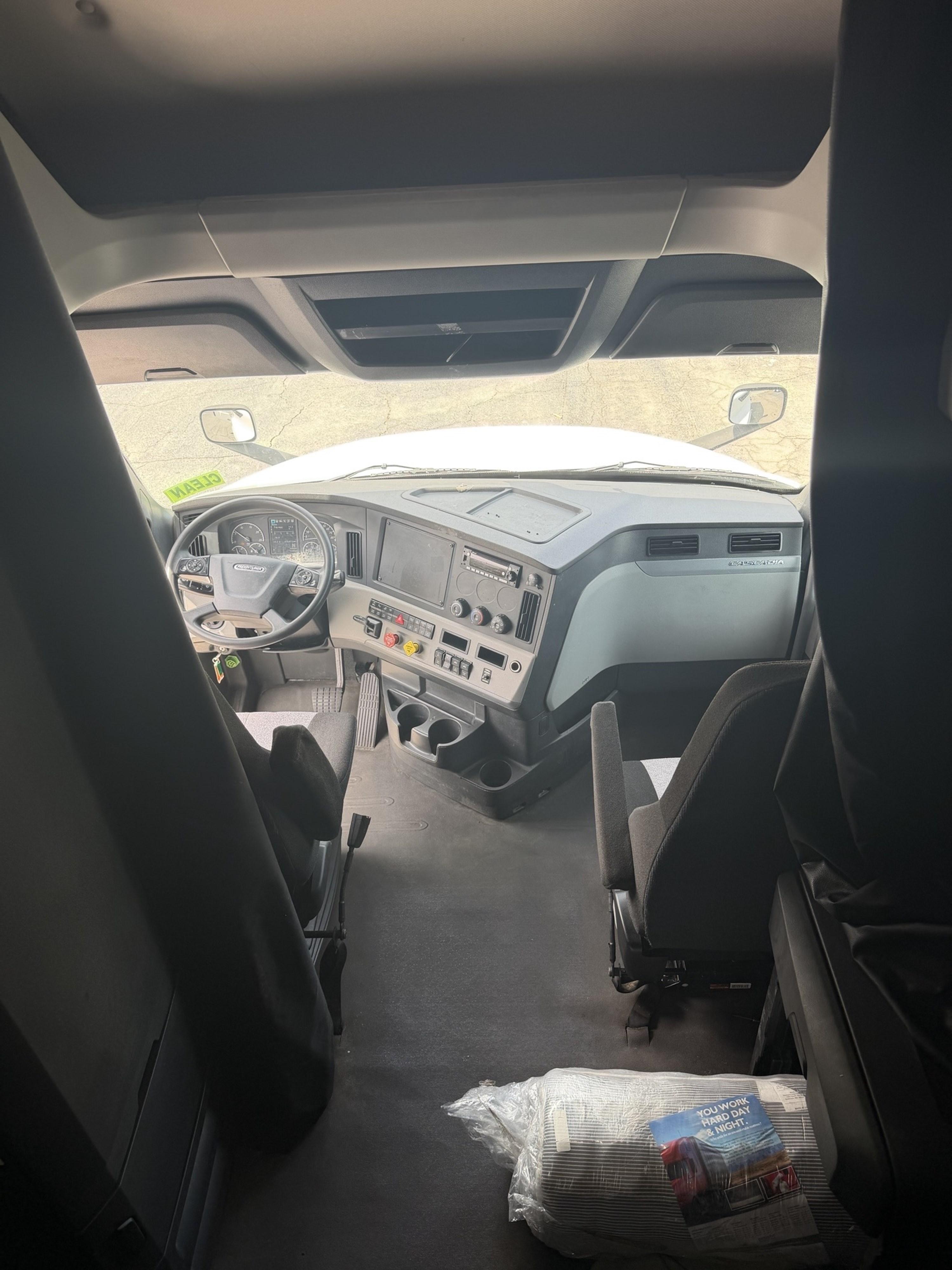 2019 Freightliner Cascadia in GUARDIAN ATLANTA — photo 10