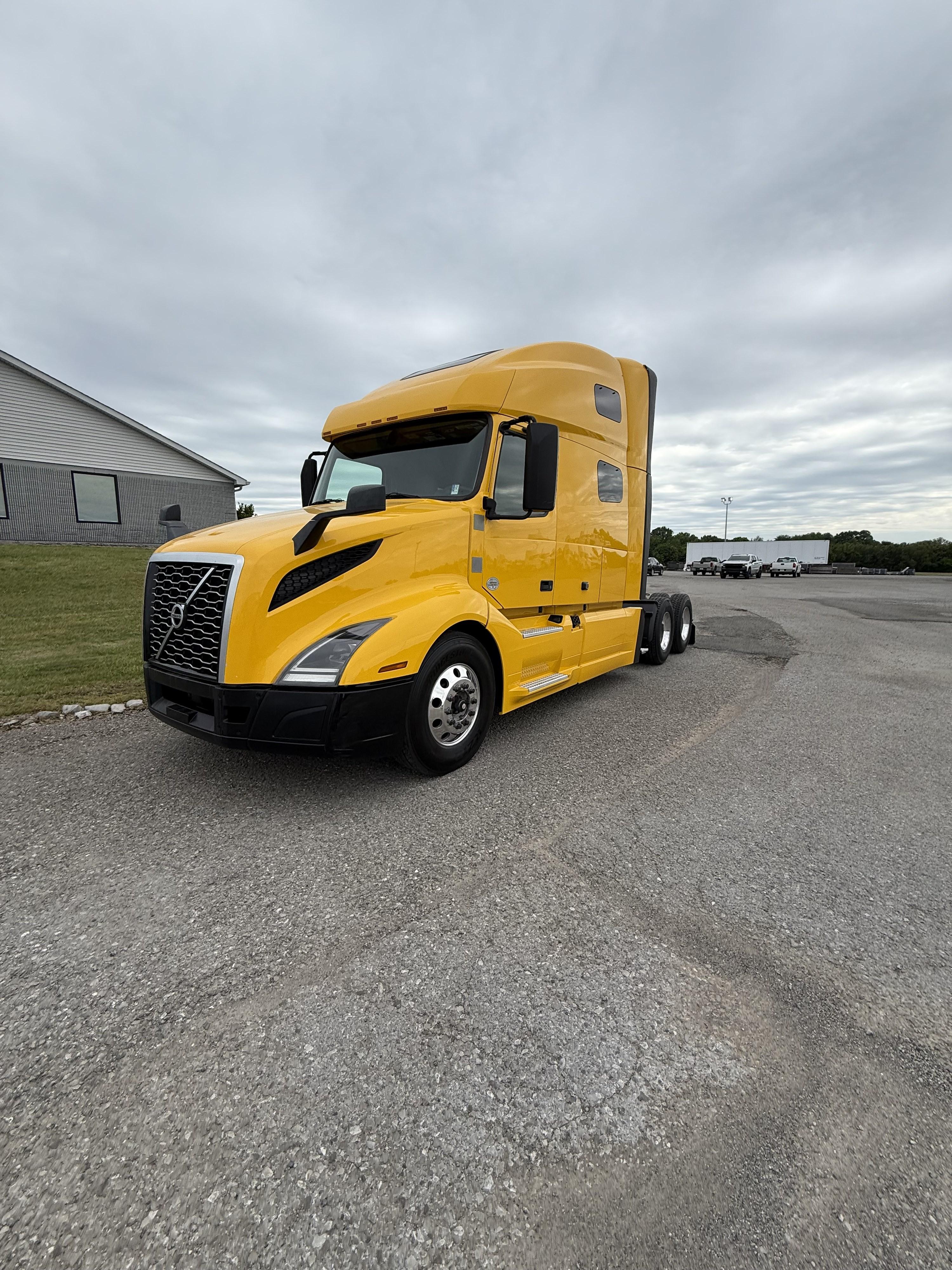 2022 Volvo VNL 760