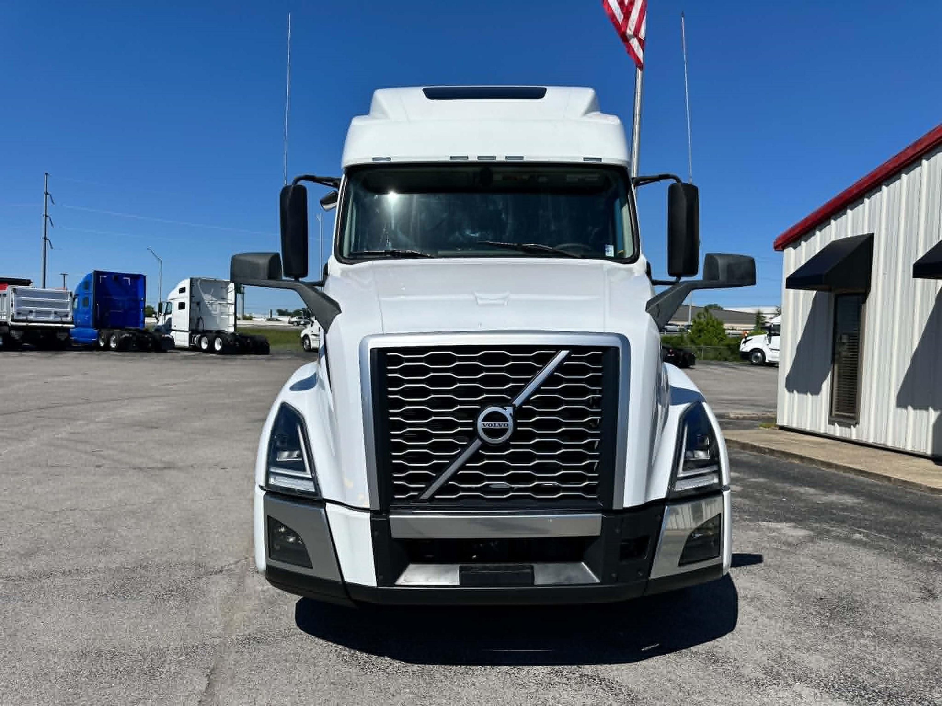 2024 Volvo VNL 860 in FRANKLIN, KY — photo 2