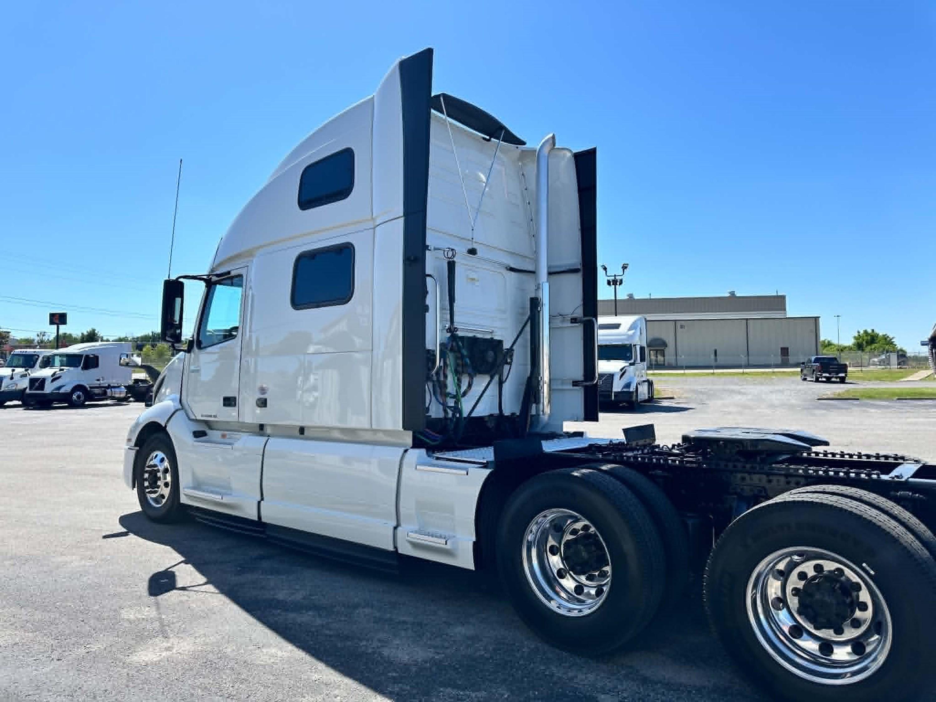 2024 Volvo VNL 860 in FRANKLIN, KY — photo 4