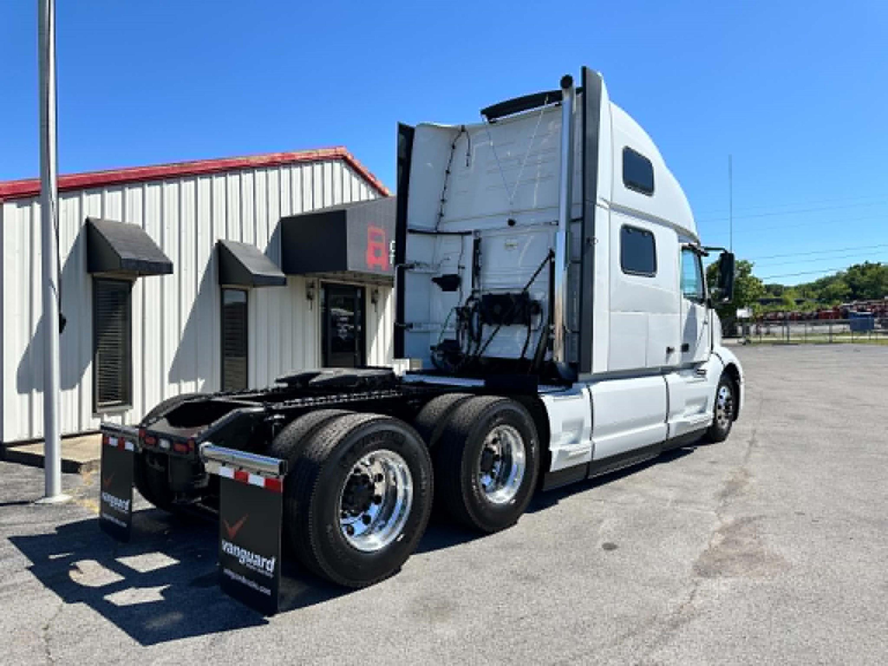 2024 Volvo VNL 860 in FRANKLIN, KY — photo 6