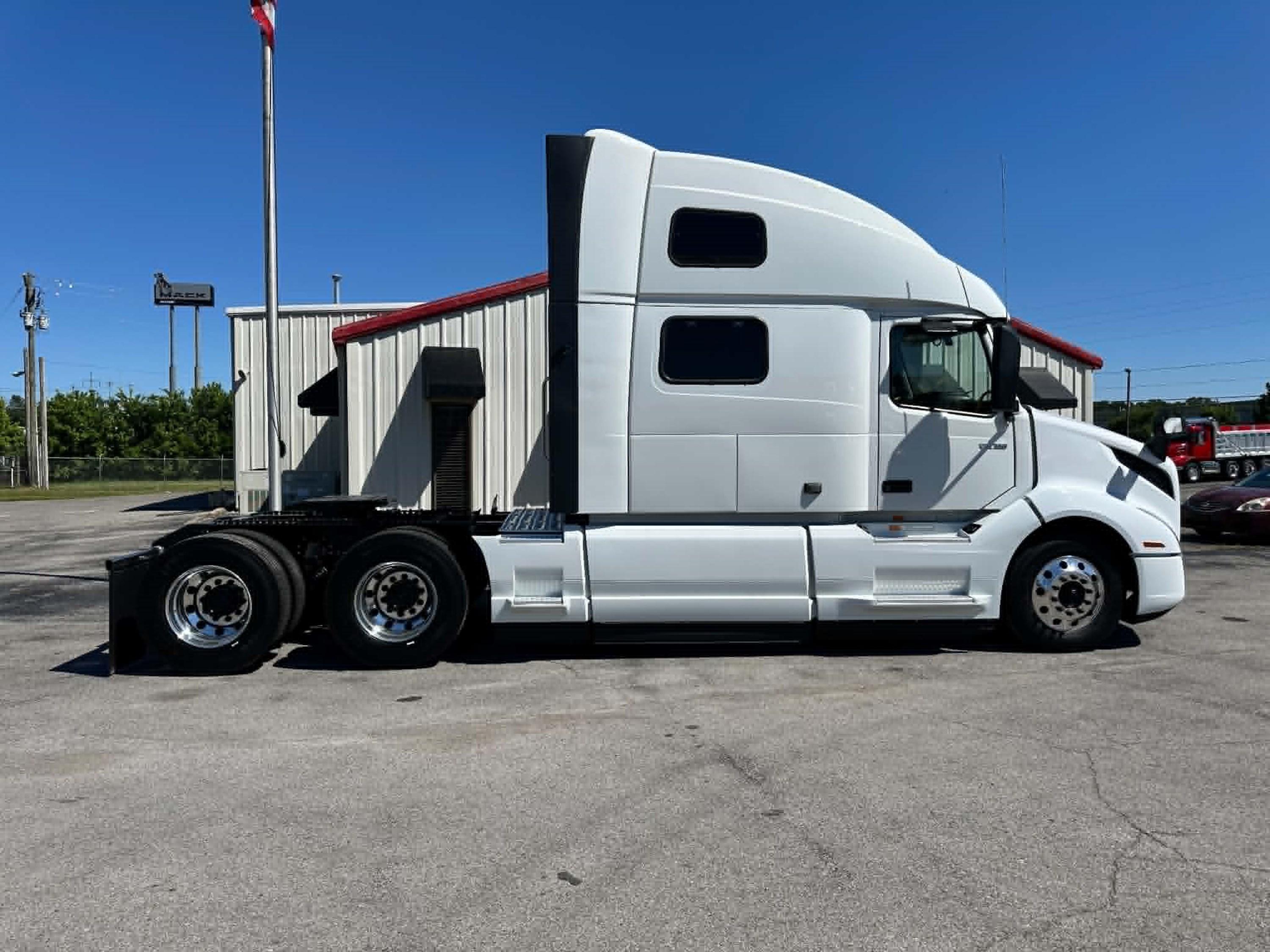 2024 Volvo VNL 860 in FRANKLIN, KY — photo 7