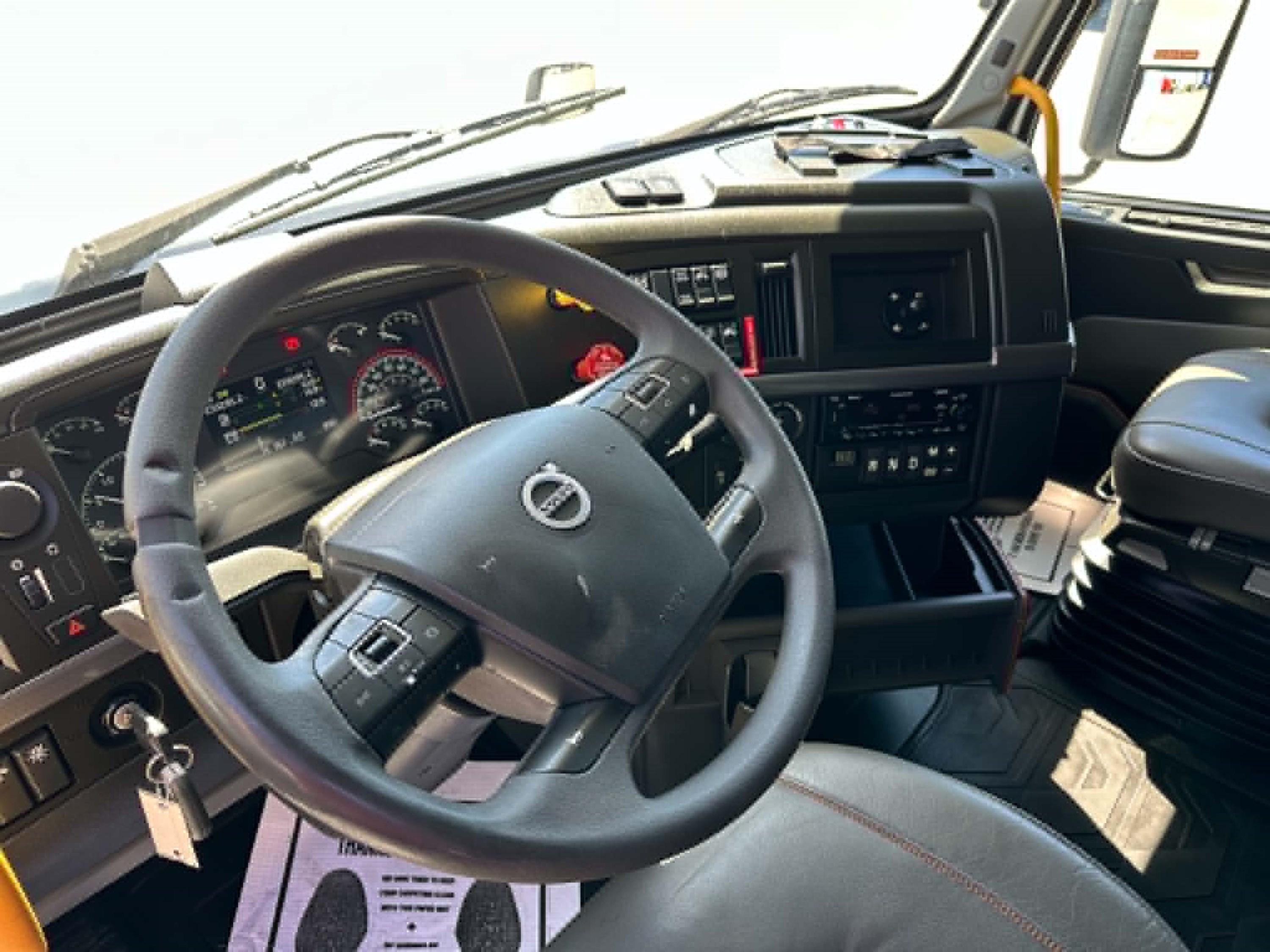 2024 Volvo VNL 860 in FRANKLIN, KY — photo 9