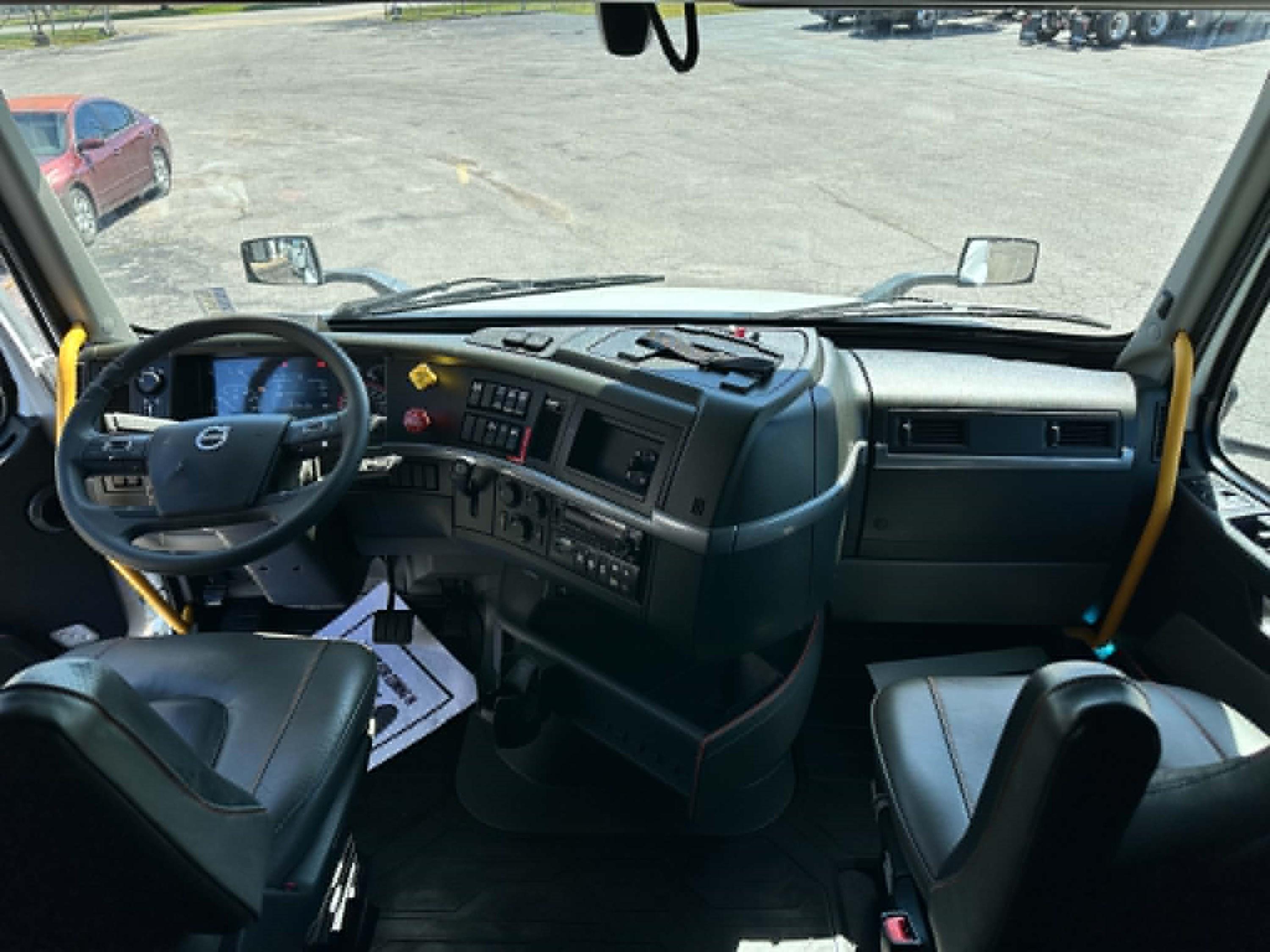 2024 Volvo VNL 860 in FRANKLIN, KY — photo 11