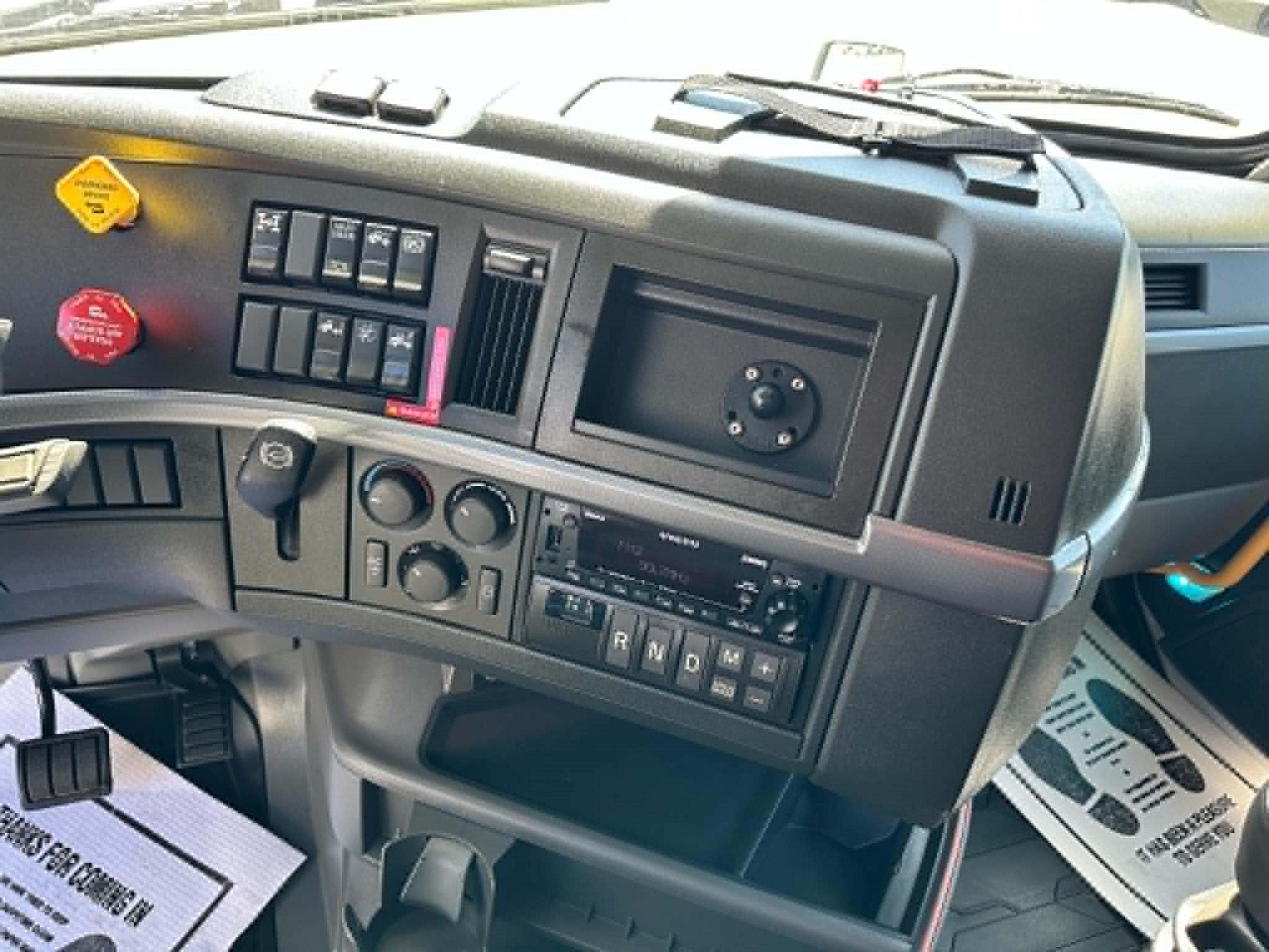 2024 Volvo VNL 860 in FRANKLIN, KY — photo 12