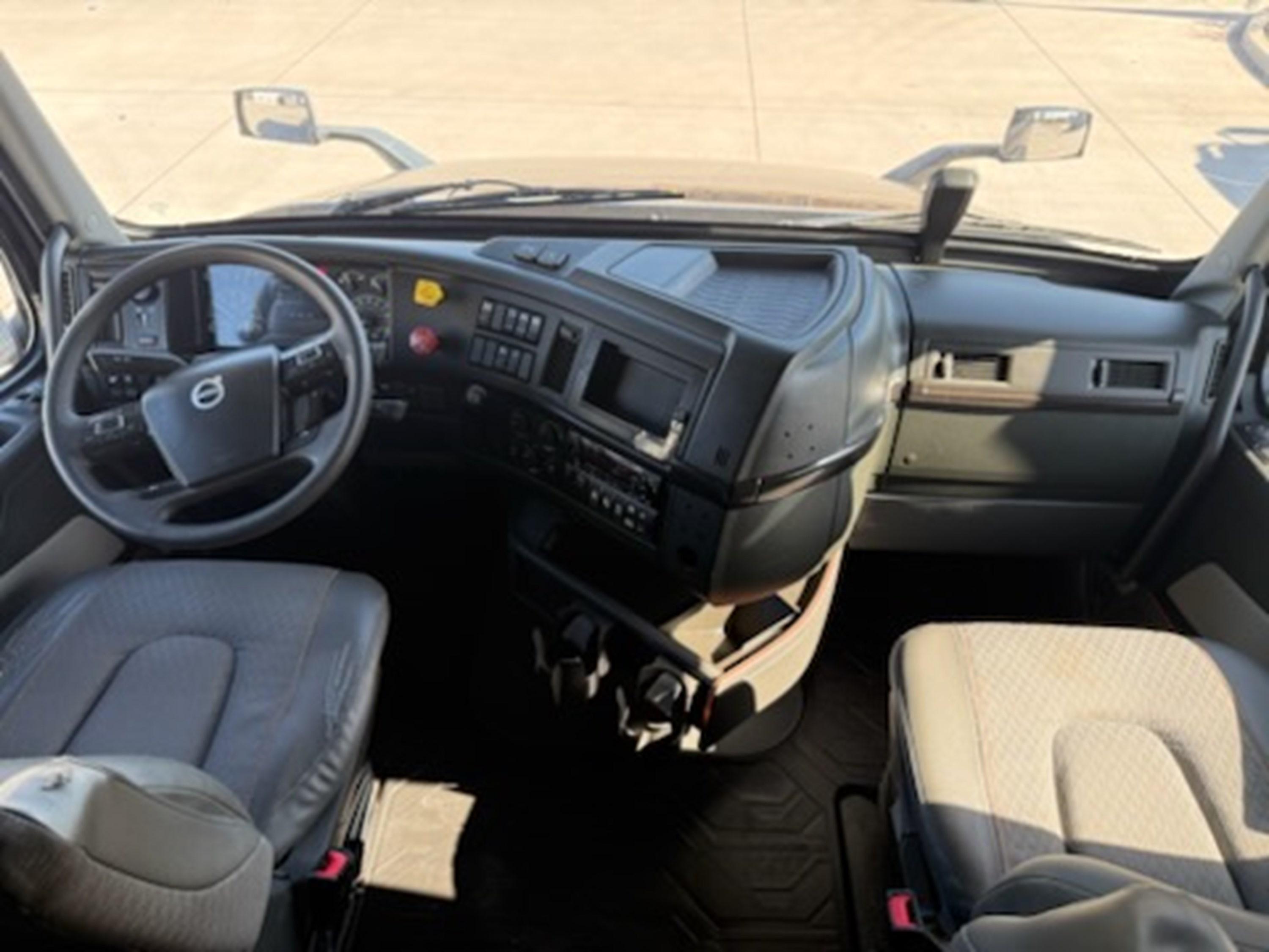 2024 Volvo VNL 860 in PHOENIX, AZ — photo 7