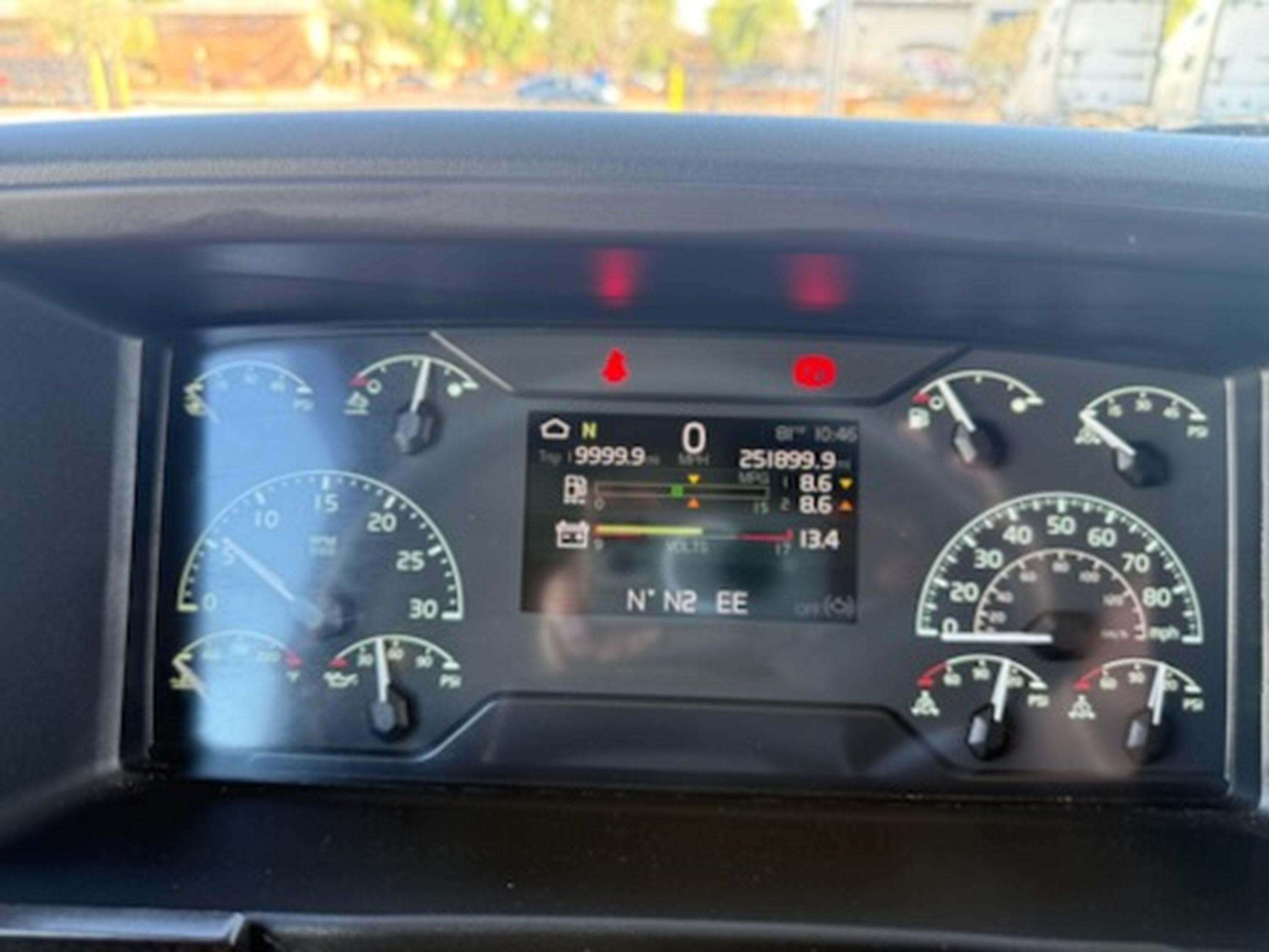 2024 Volvo VNL 860 in PHOENIX, AZ — photo 8