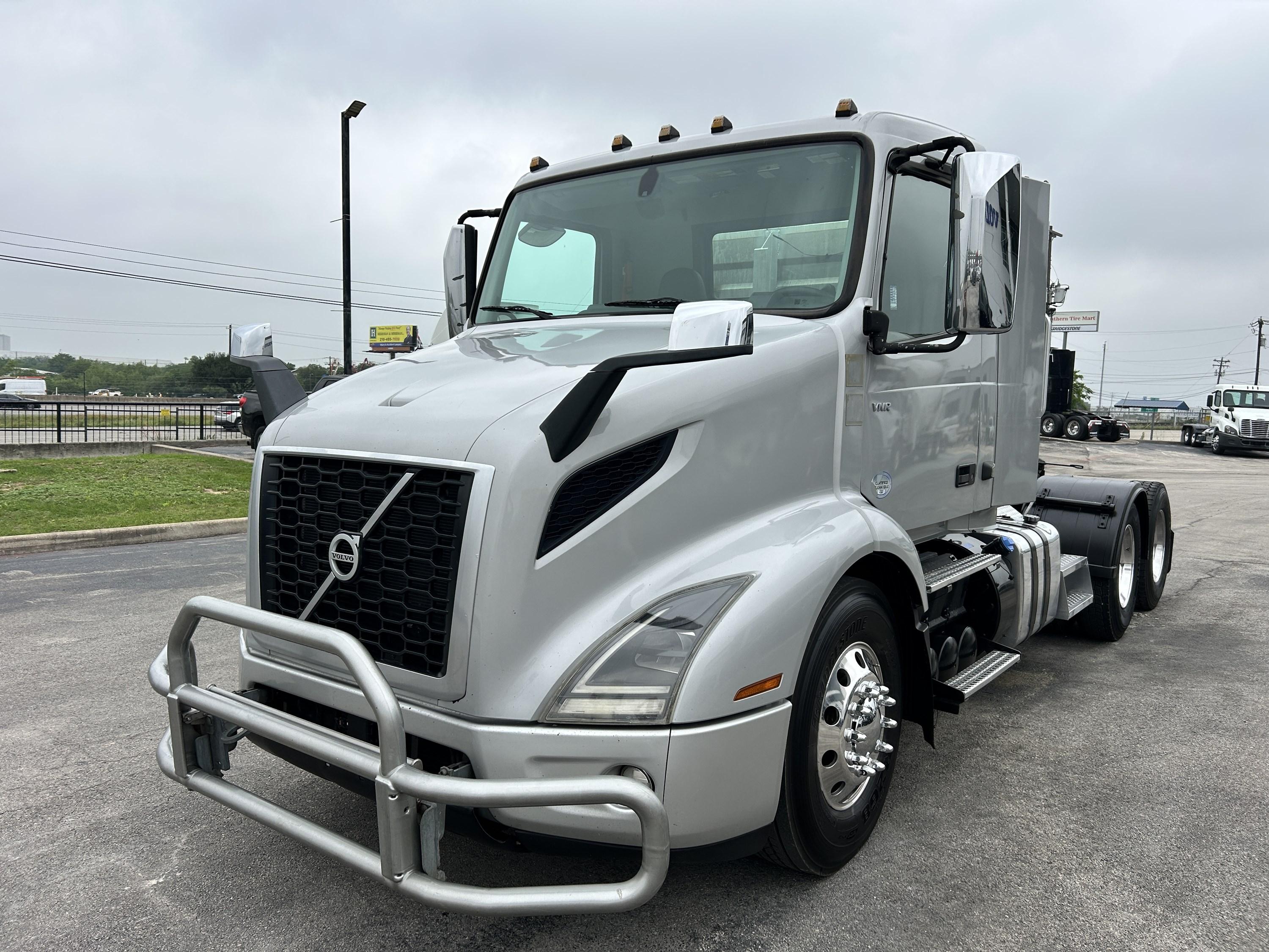 2020 Volvo VNR 640