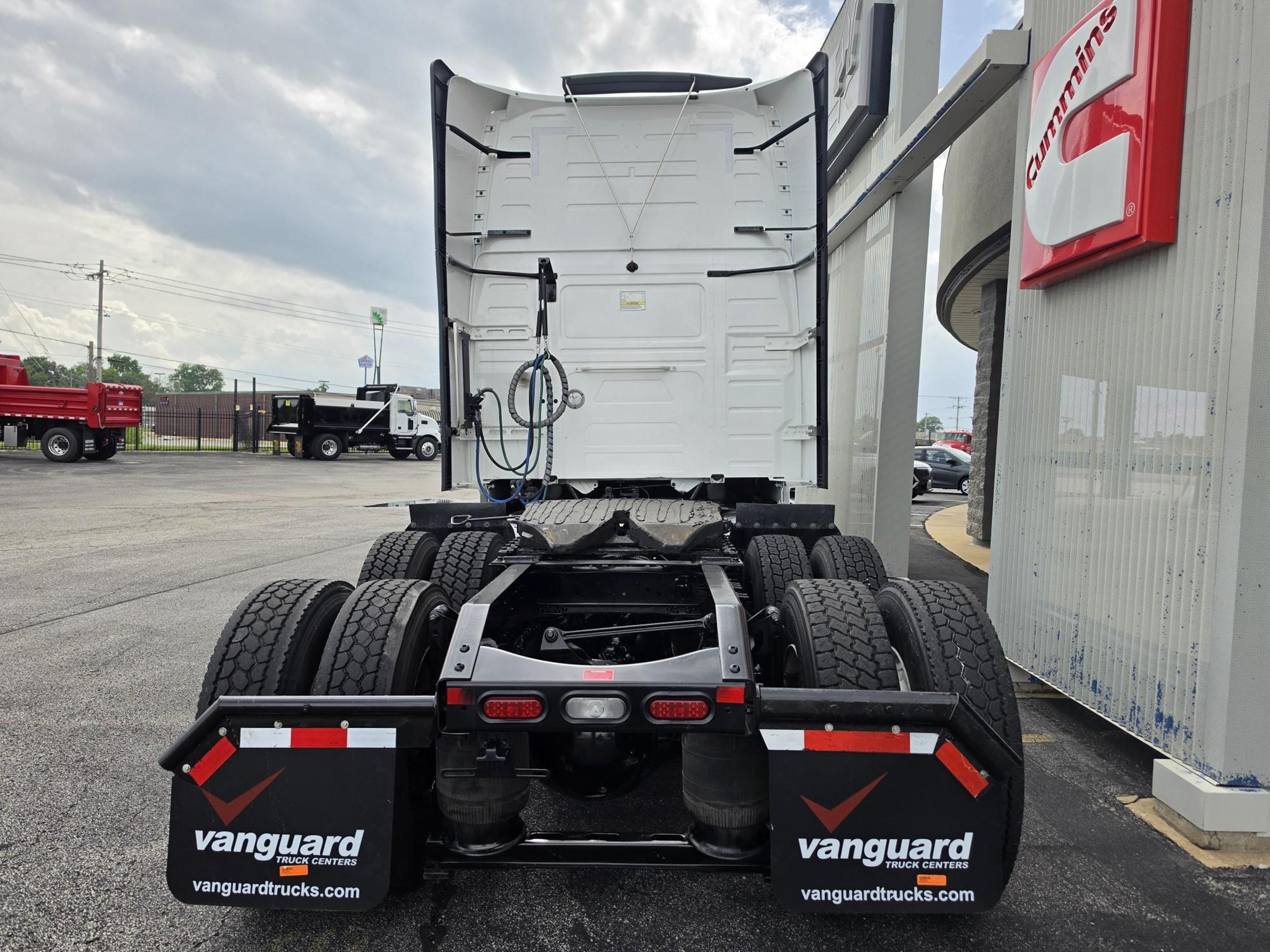 2022 Volvo VNL 760 in CAHOKIA, IL — photo 4