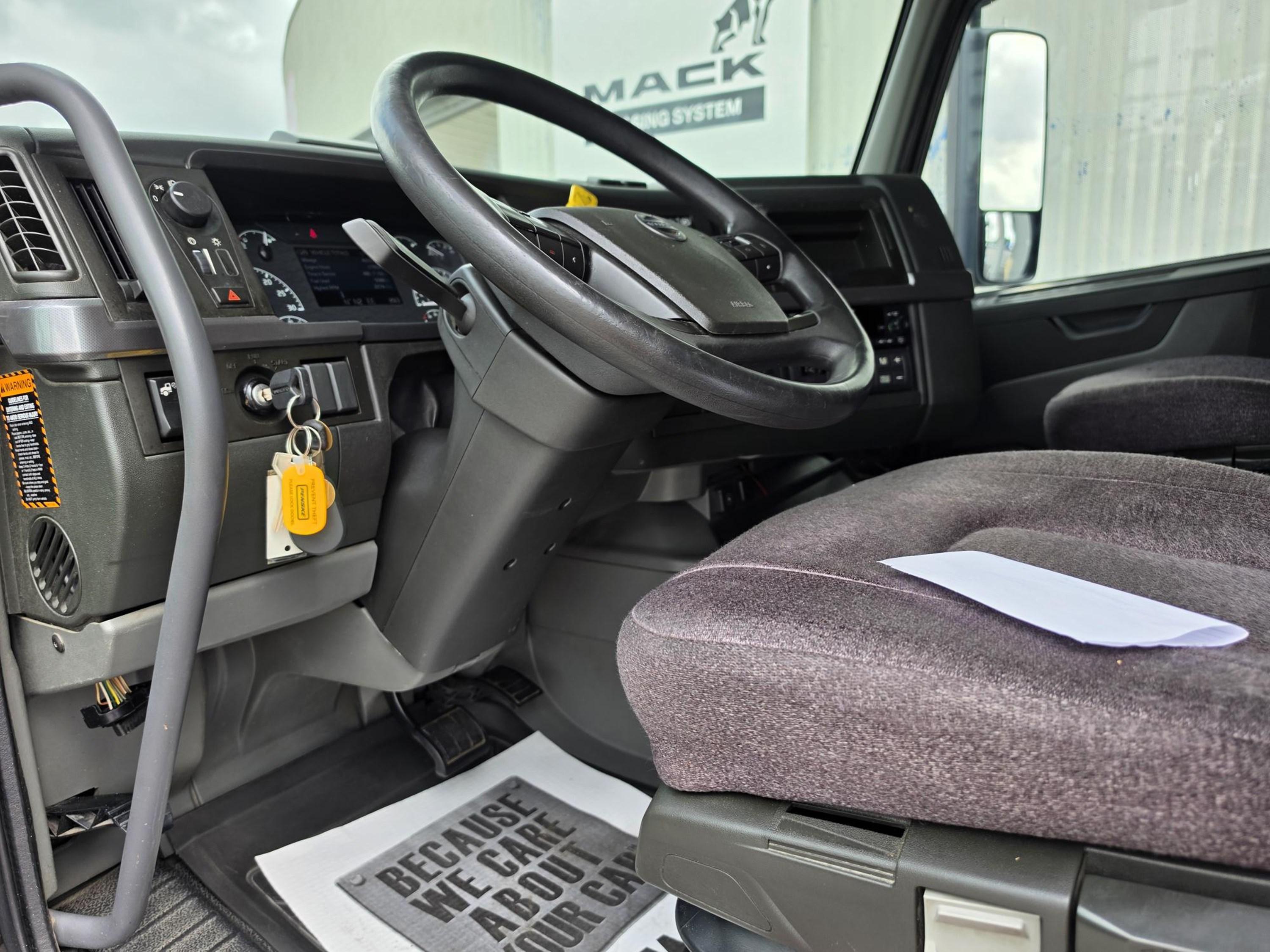 2022 Volvo VNL 760 in CAHOKIA, IL — photo 5
