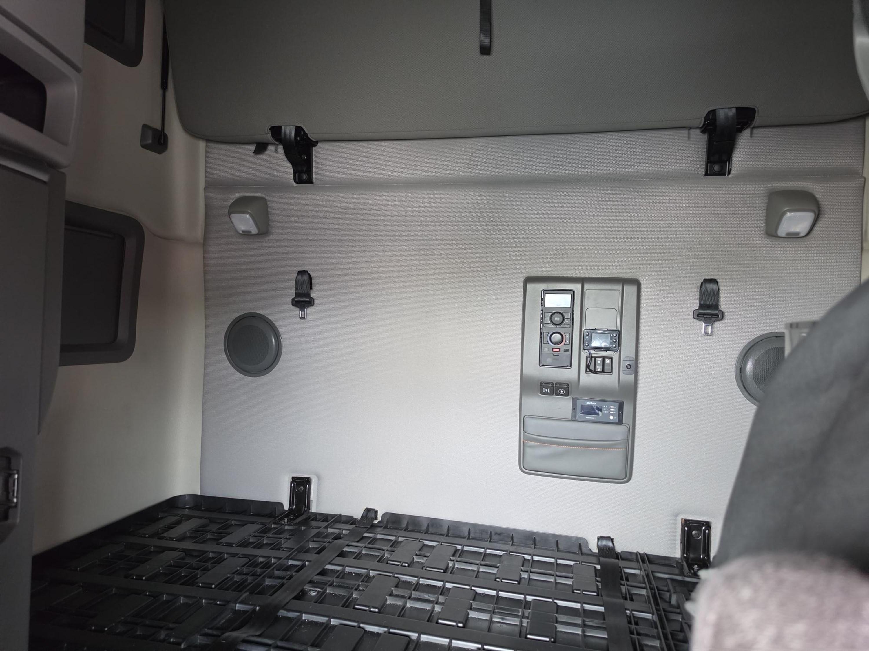 2022 Volvo VNL 760 in CAHOKIA, IL — photo 8