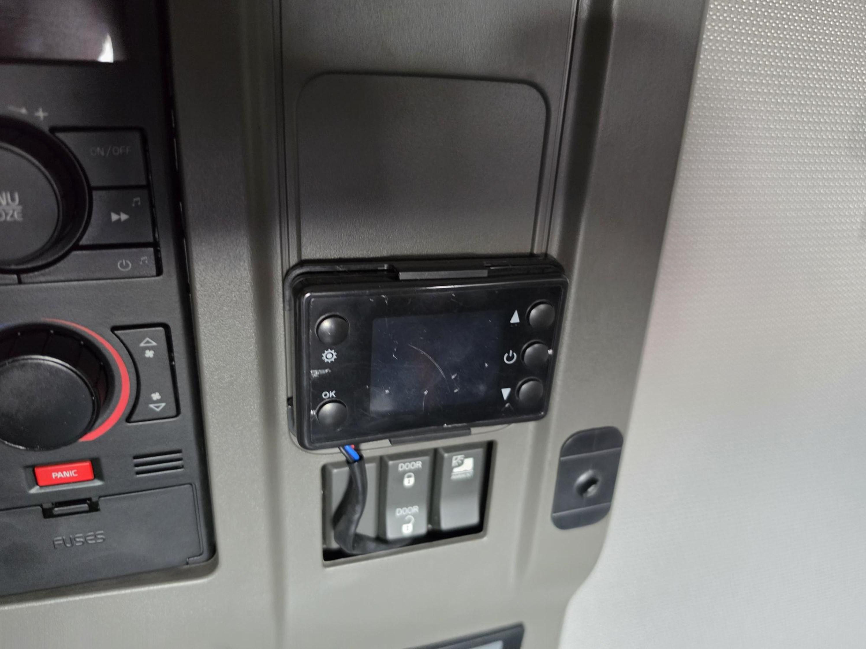 2022 Volvo VNL 760 in CAHOKIA, IL — photo 14