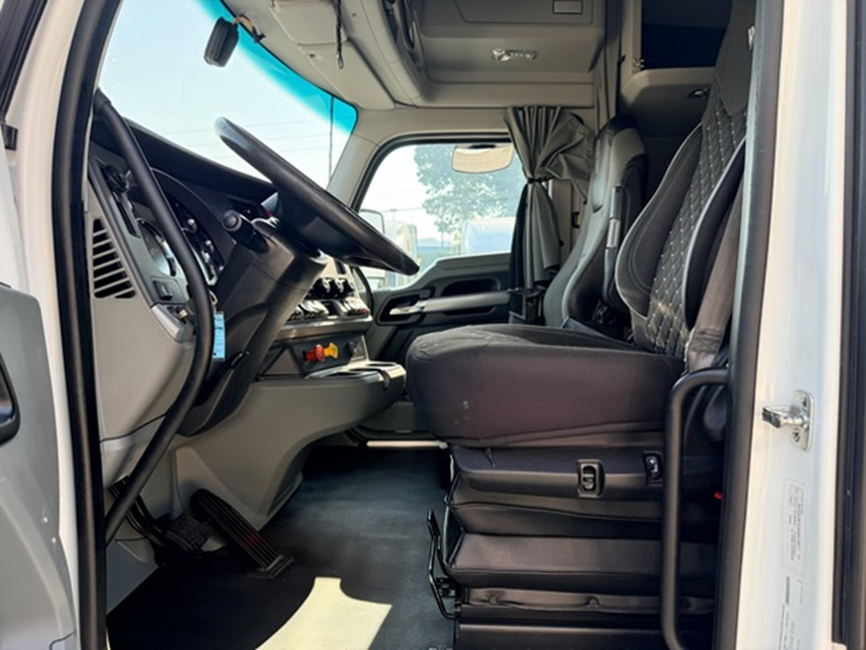 2022 Kenworth T680 in GA — photo 8