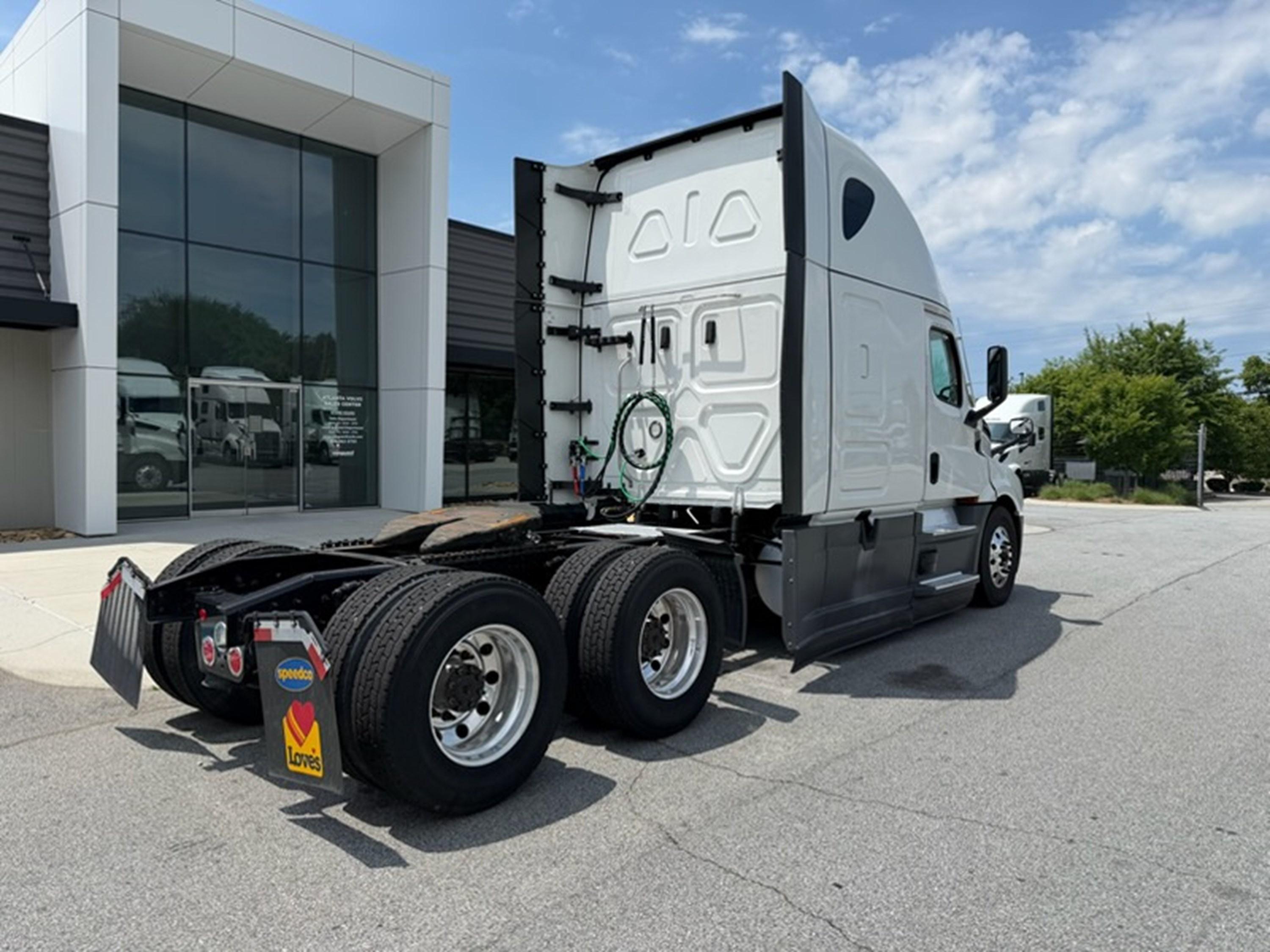 2023 Freightliner Cascadia in GA — photo 3